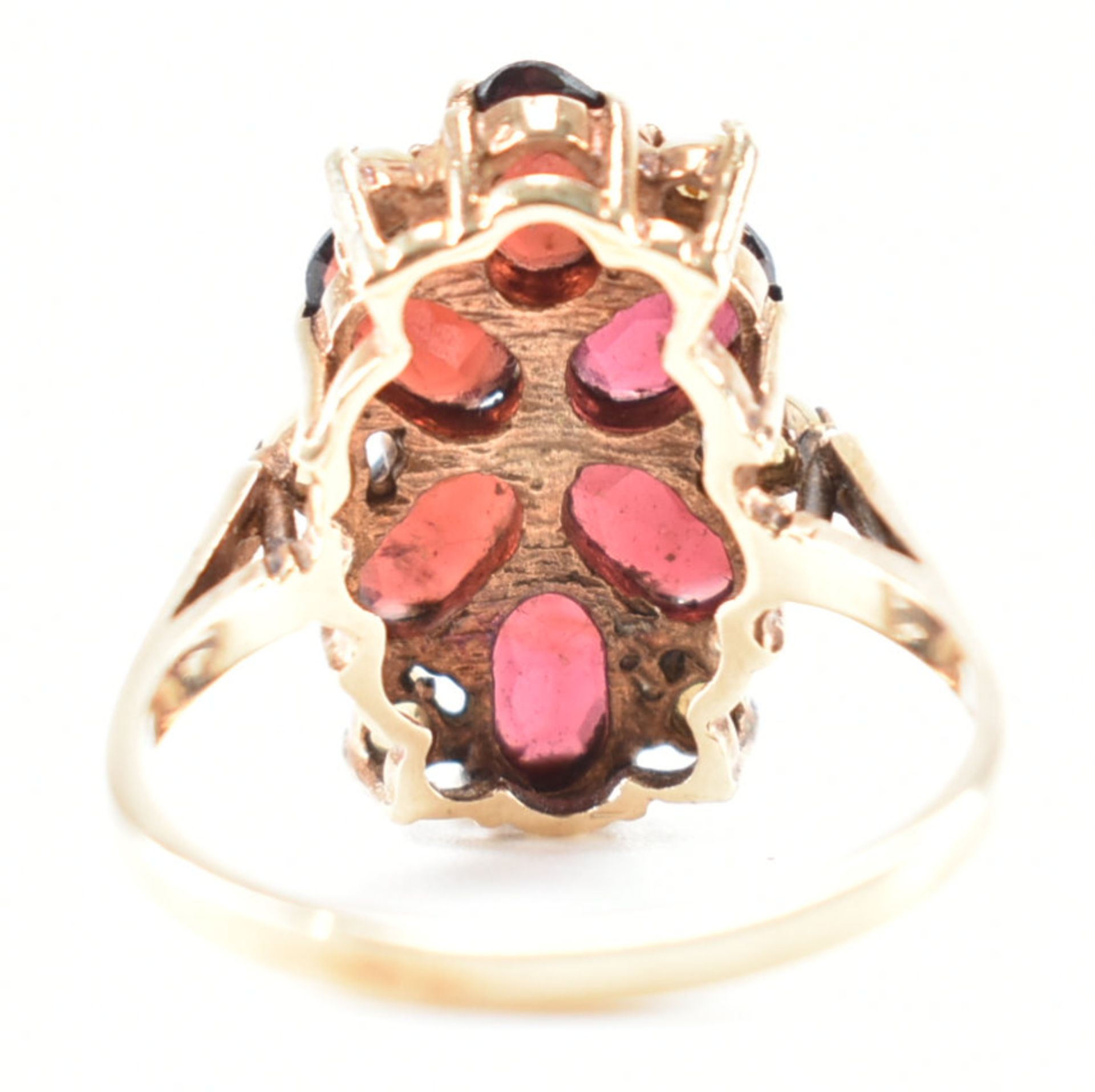 HALLMARKED 9CT GOLD GARNET & PEARL CLUSTER RING - Image 4 of 11