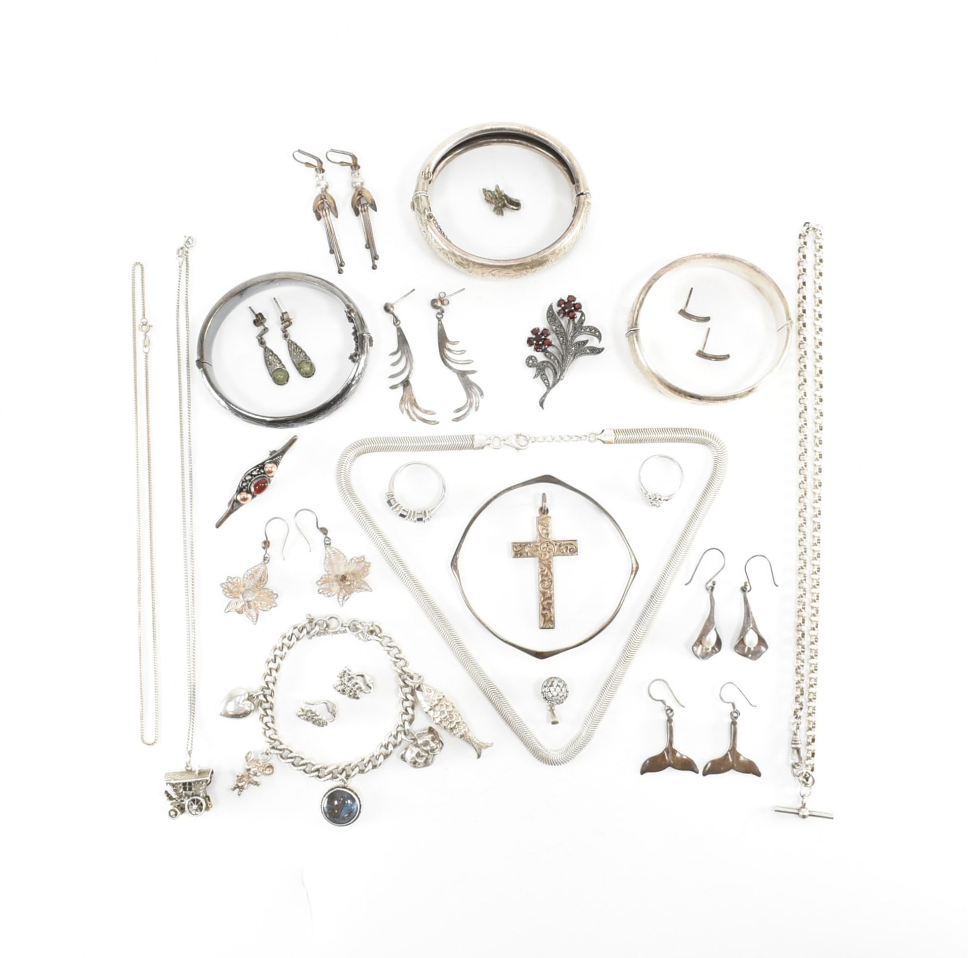 COLLECTION OF ASSORTED SILVER & WHITE METAL JEWELLERY