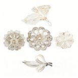 COLLECTION OF ASSORTED SILVER & WHITE METAL FILIGREE BROOCHES