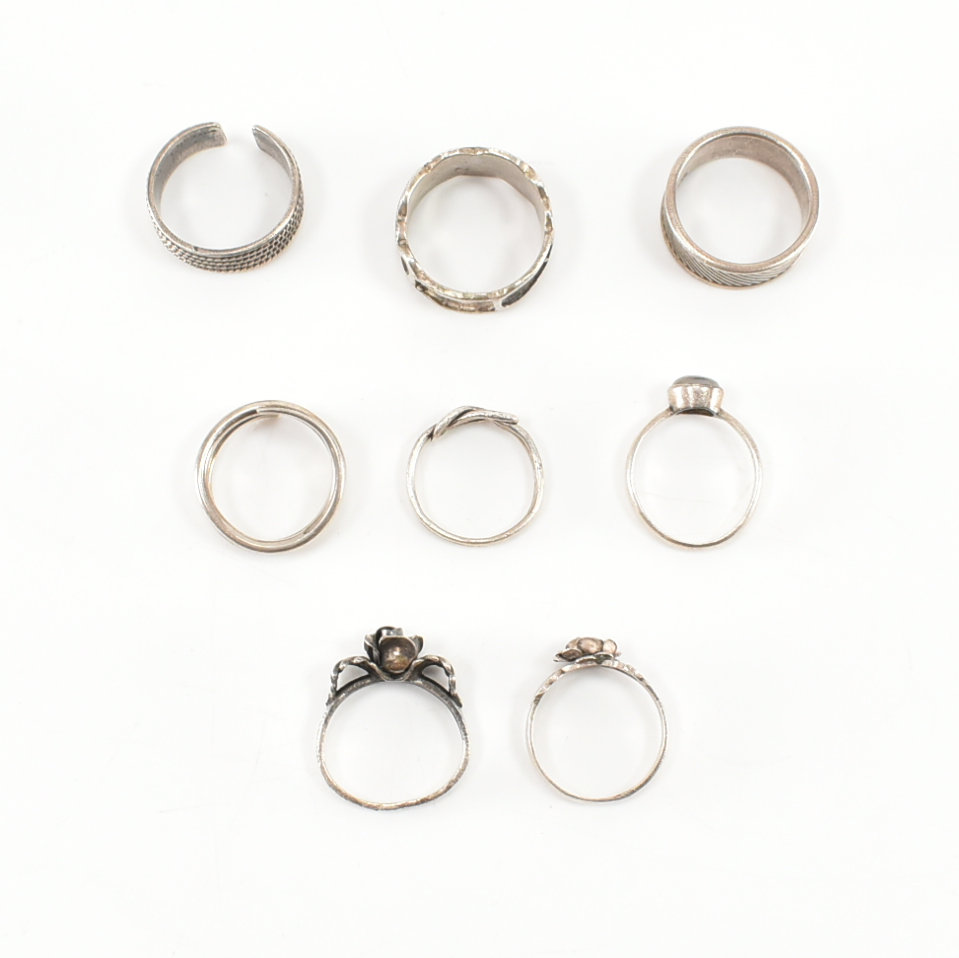 COLLECTION OF ASSORTED SILVER RINGS - Image 5 of 8