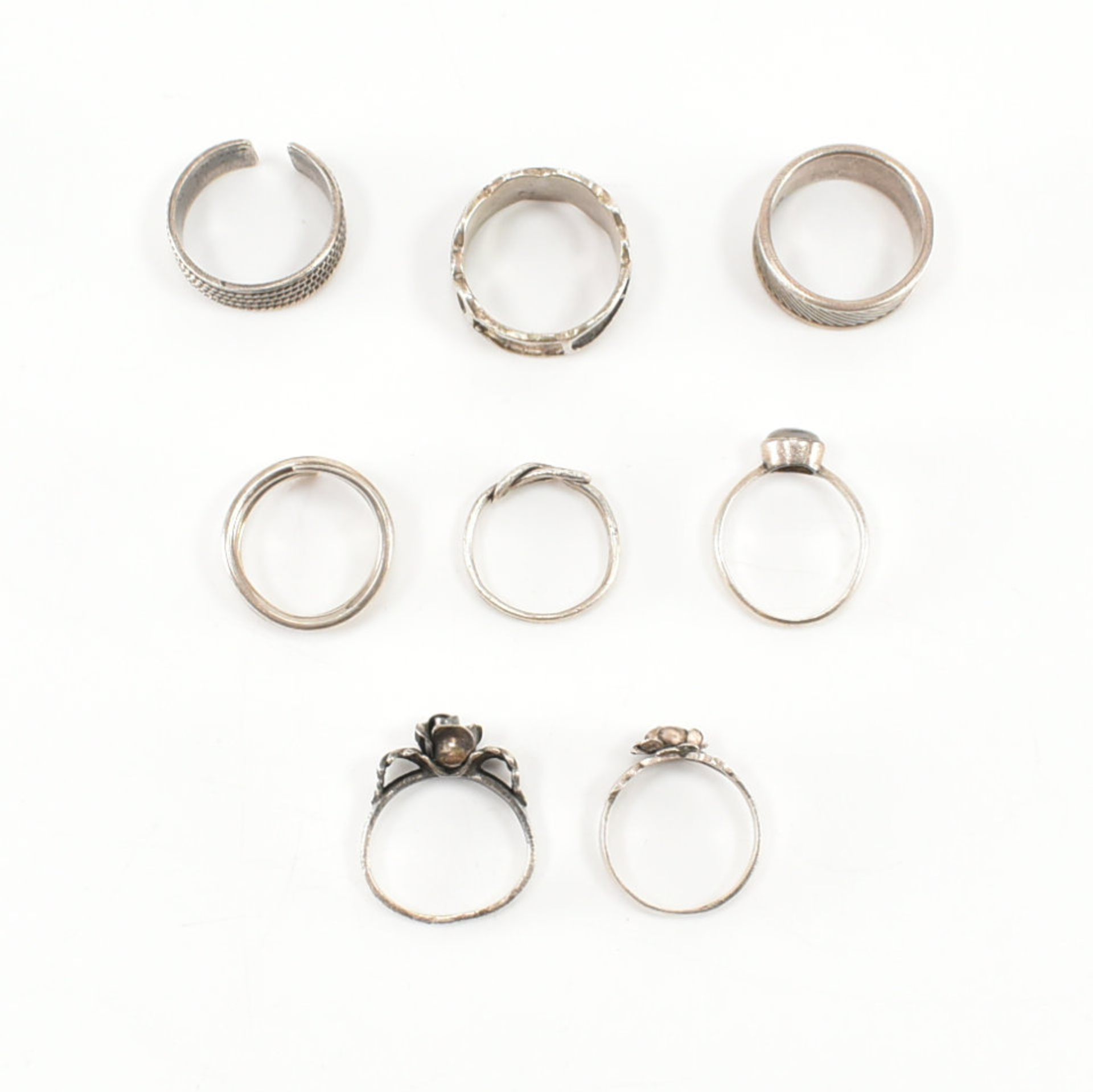 COLLECTION OF ASSORTED SILVER RINGS - Bild 5 aus 8