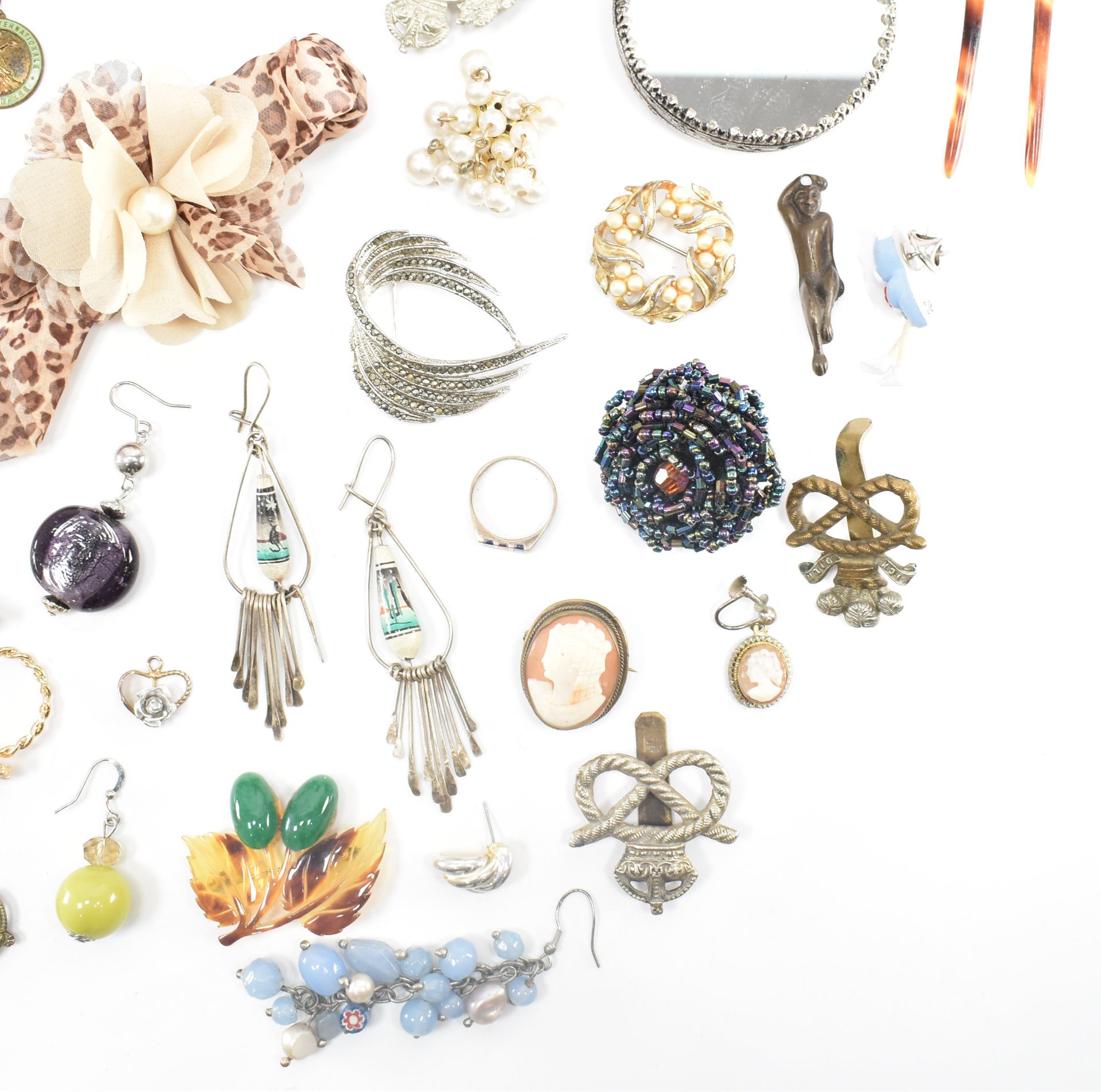 COLLECTION OF ASSORTED COSTUME JEWELLERY - Image 2 of 12