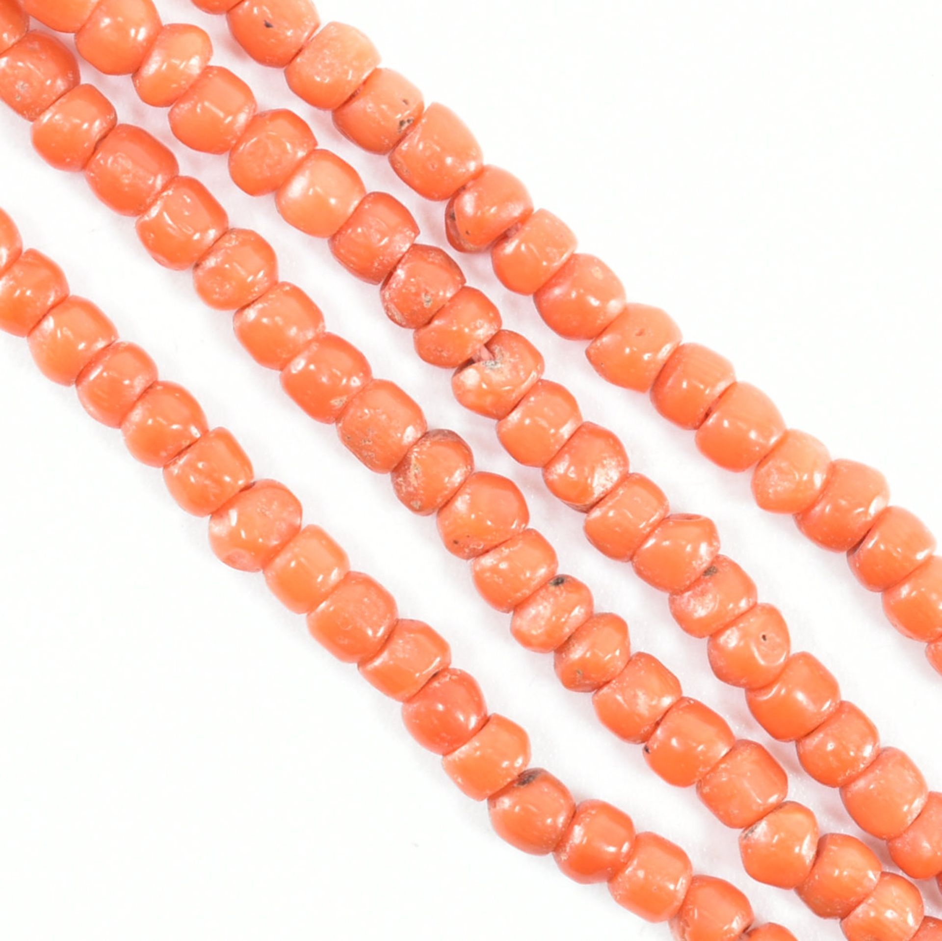 EARLY 20TH CENTURY GOLD CORAL NECKLACE - Bild 4 aus 4