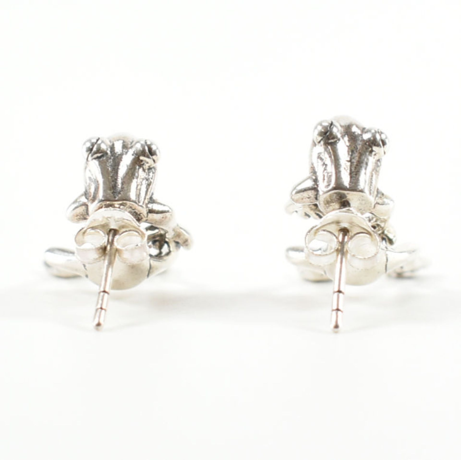 925 SILVER FROG STUD DROP EARRINGS - Image 3 of 4