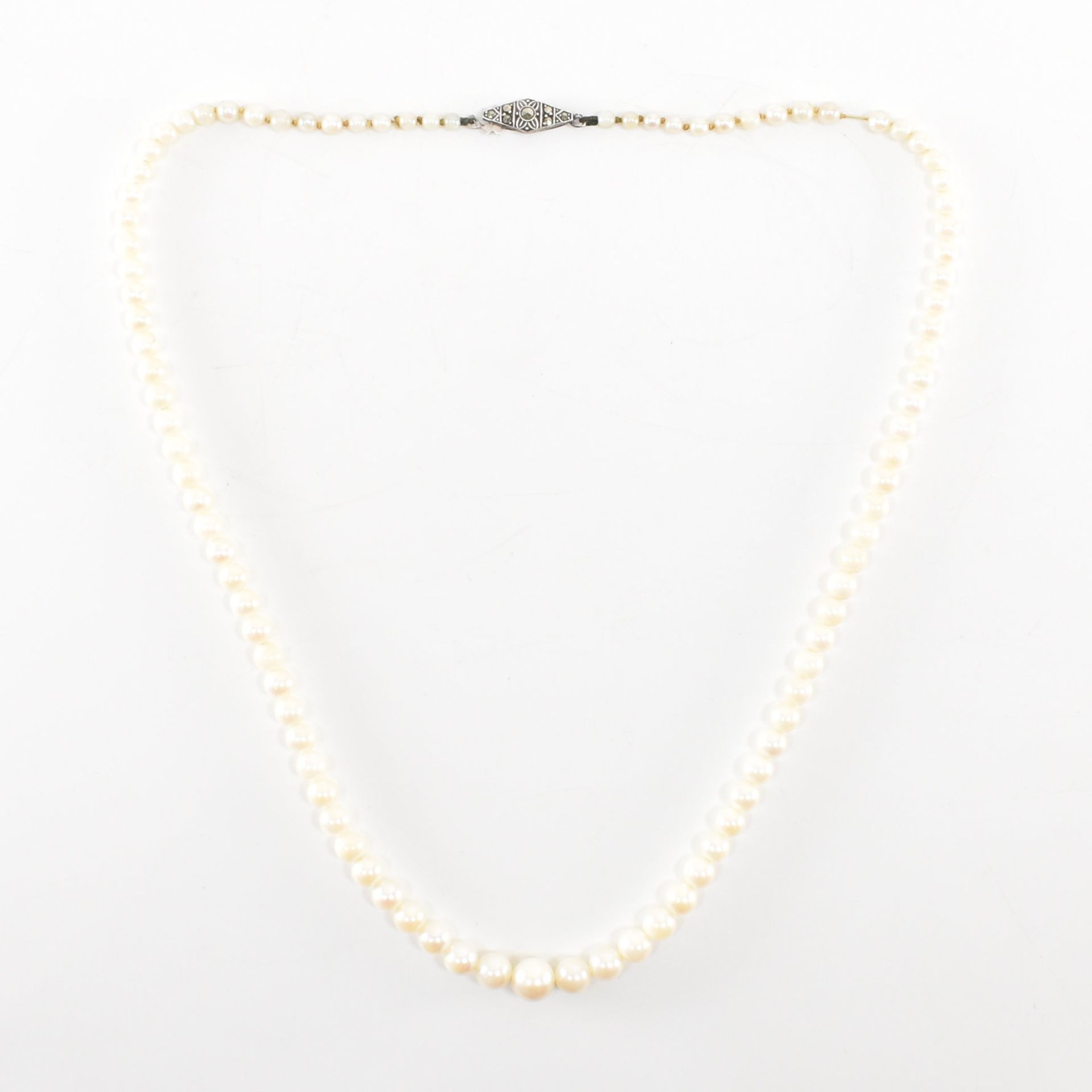 TWO 20TH CENTURY CULTURED PEARL NECKLACES - Bild 3 aus 5