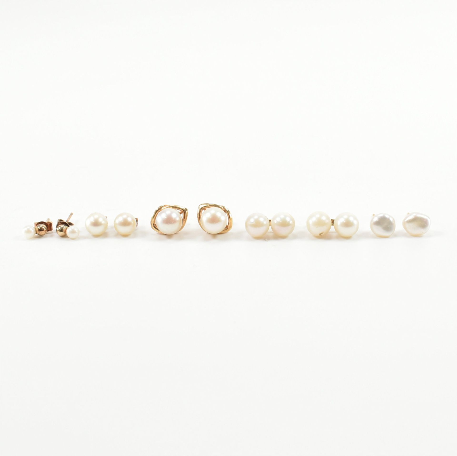 COLLECTION OF ASSORTED GOLD & PEARL STUD EARRINGS - Image 2 of 4
