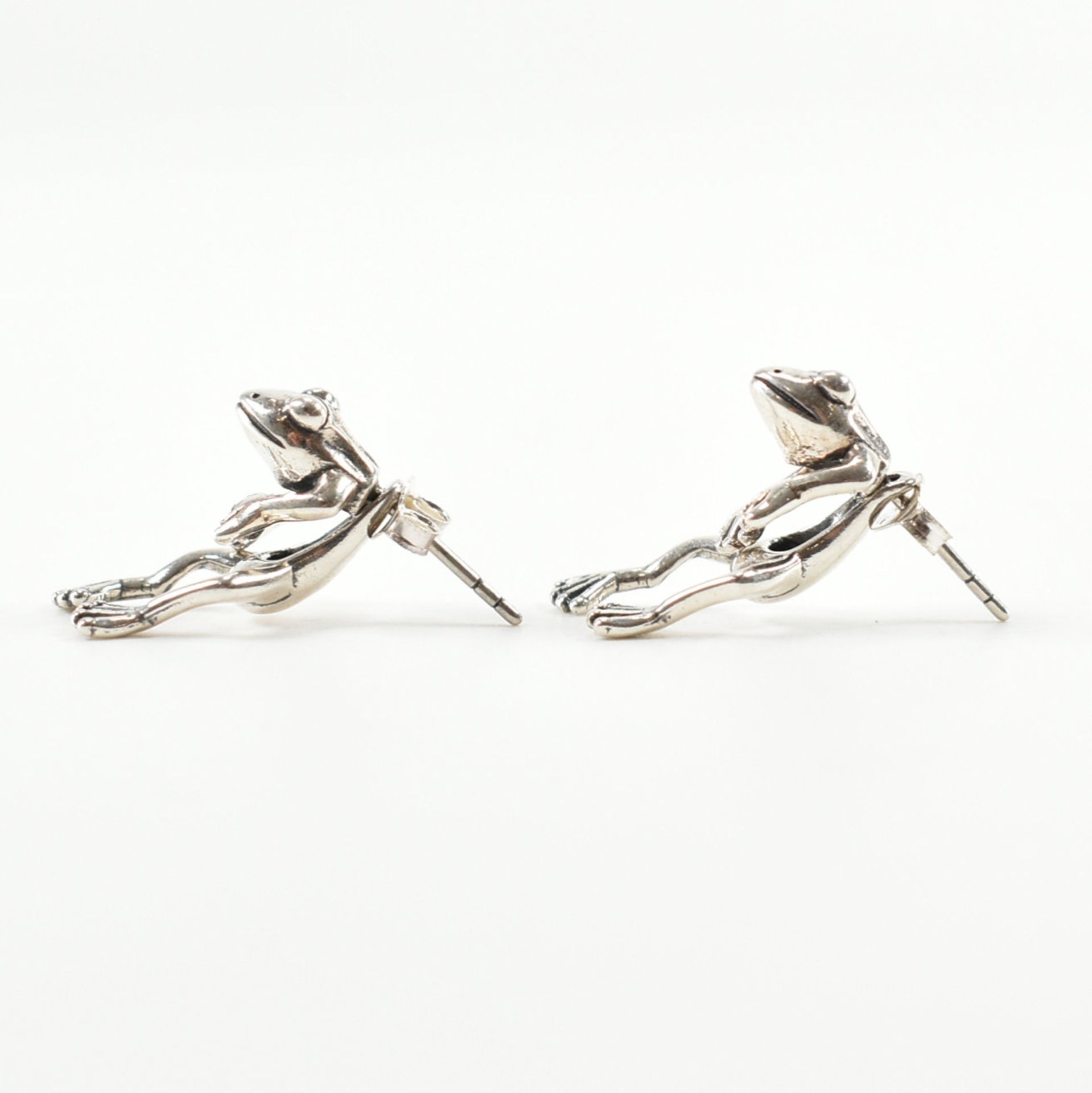 925 SILVER FROG STUD DROP EARRINGS - Image 2 of 4