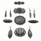 COLLECTION OF ASSORTED MOURNING JEWELLERY