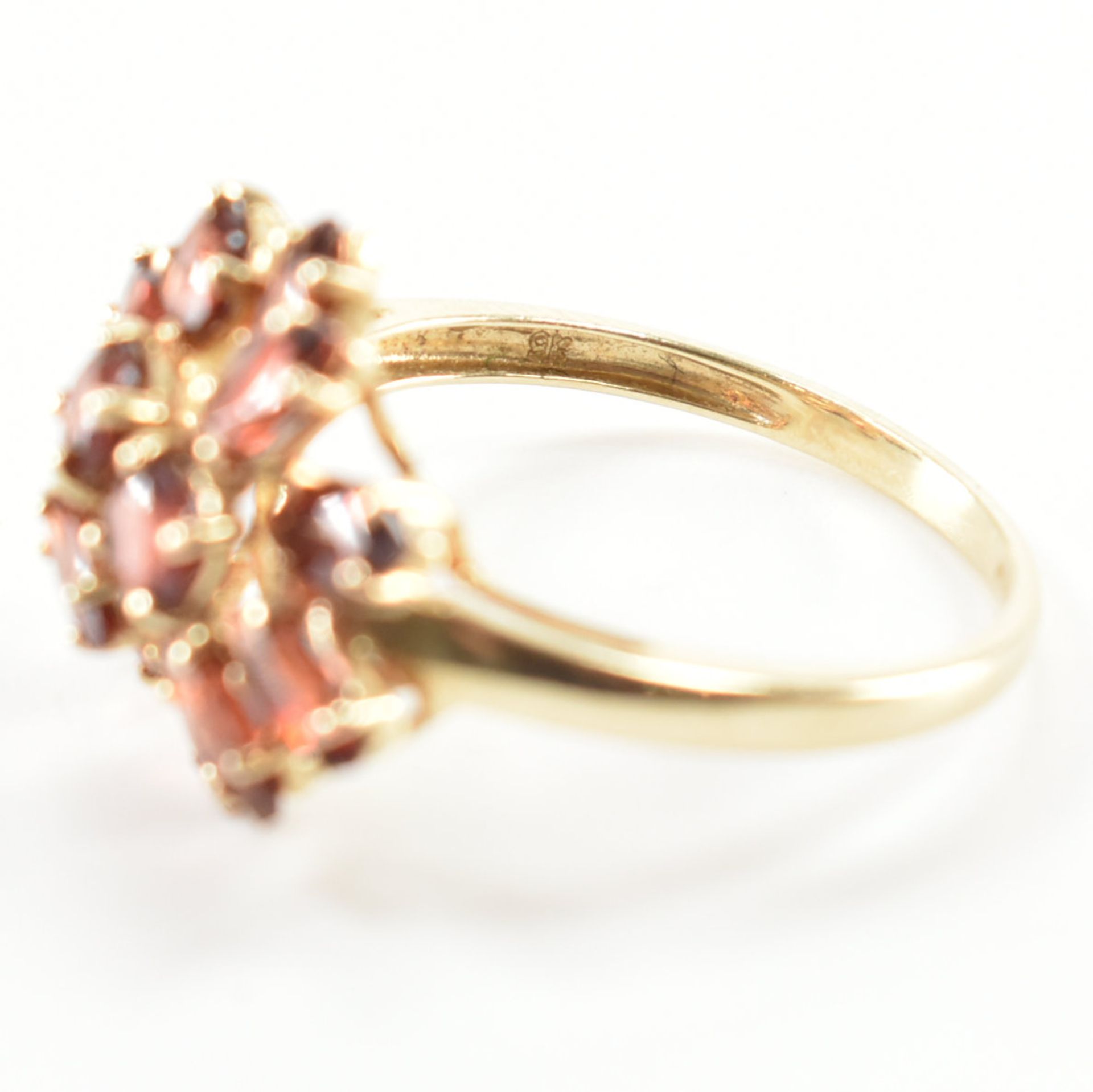 HALLMARKED 9CT GOLD & GARNET CLUSTER RING - Bild 9 aus 10