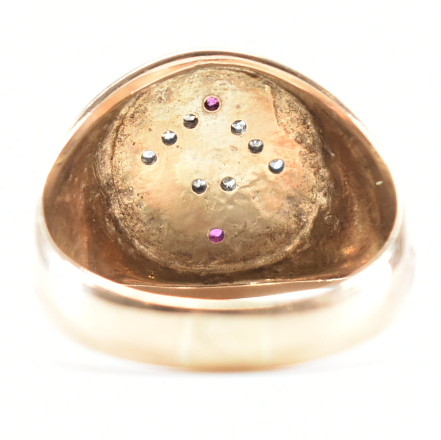 18CT GOLD DIAMOND & RUBY MASONIC SIGNET RING - Image 4 of 7