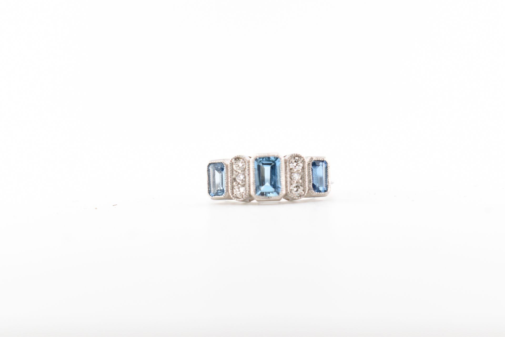 HALLMARKED PLATINUM AQUAMARINE & DIAMOND THREE STONE RING - Image 6 of 8