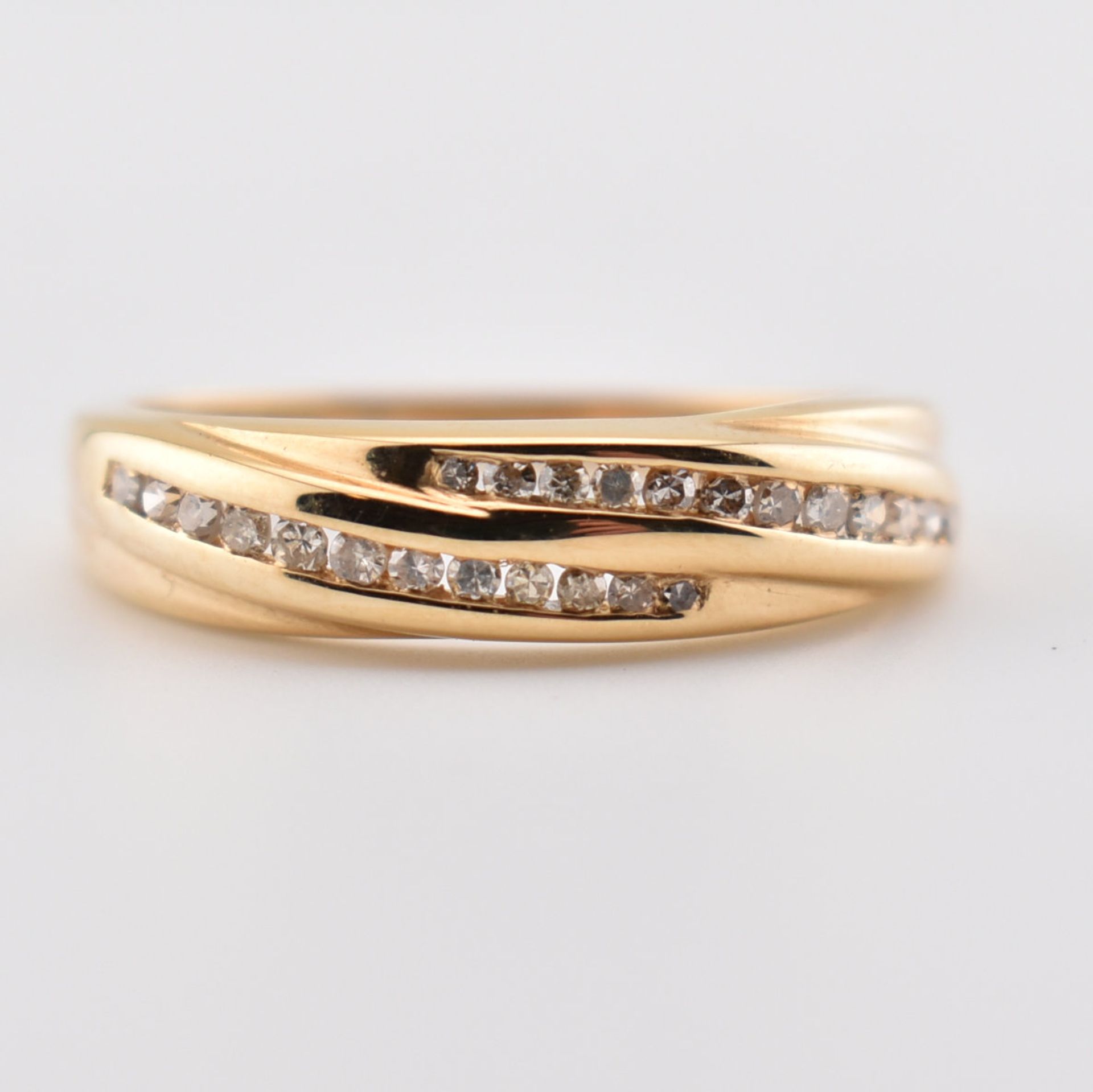 HALLMARKED 18CT GOLD & DIAMOND CROSSOVER RING - Image 2 of 8