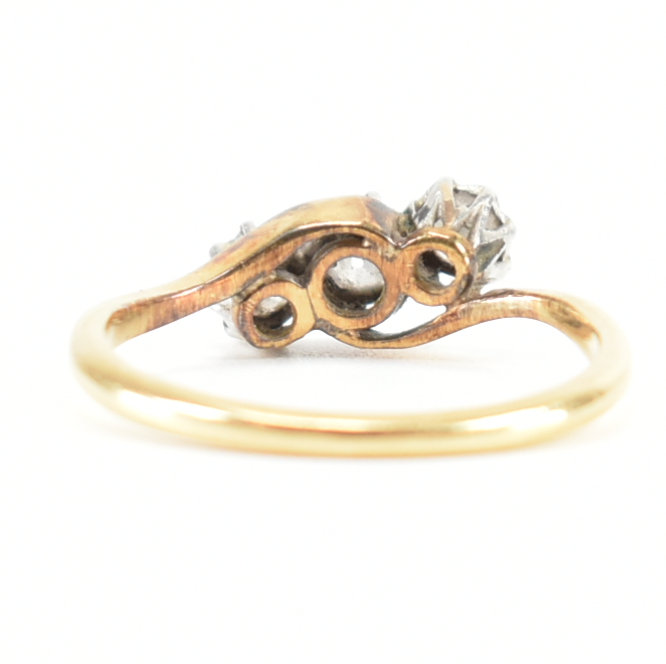 18CT GOLD & PLATINUM DIAMOND THREE STONE RING - Image 4 of 10