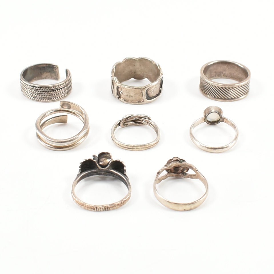 COLLECTION OF ASSORTED SILVER RINGS - Image 4 of 8