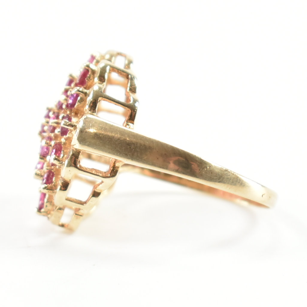 HALLMARKED 9CT GOLD & RED STONE CLUSTER RING - Image 3 of 9