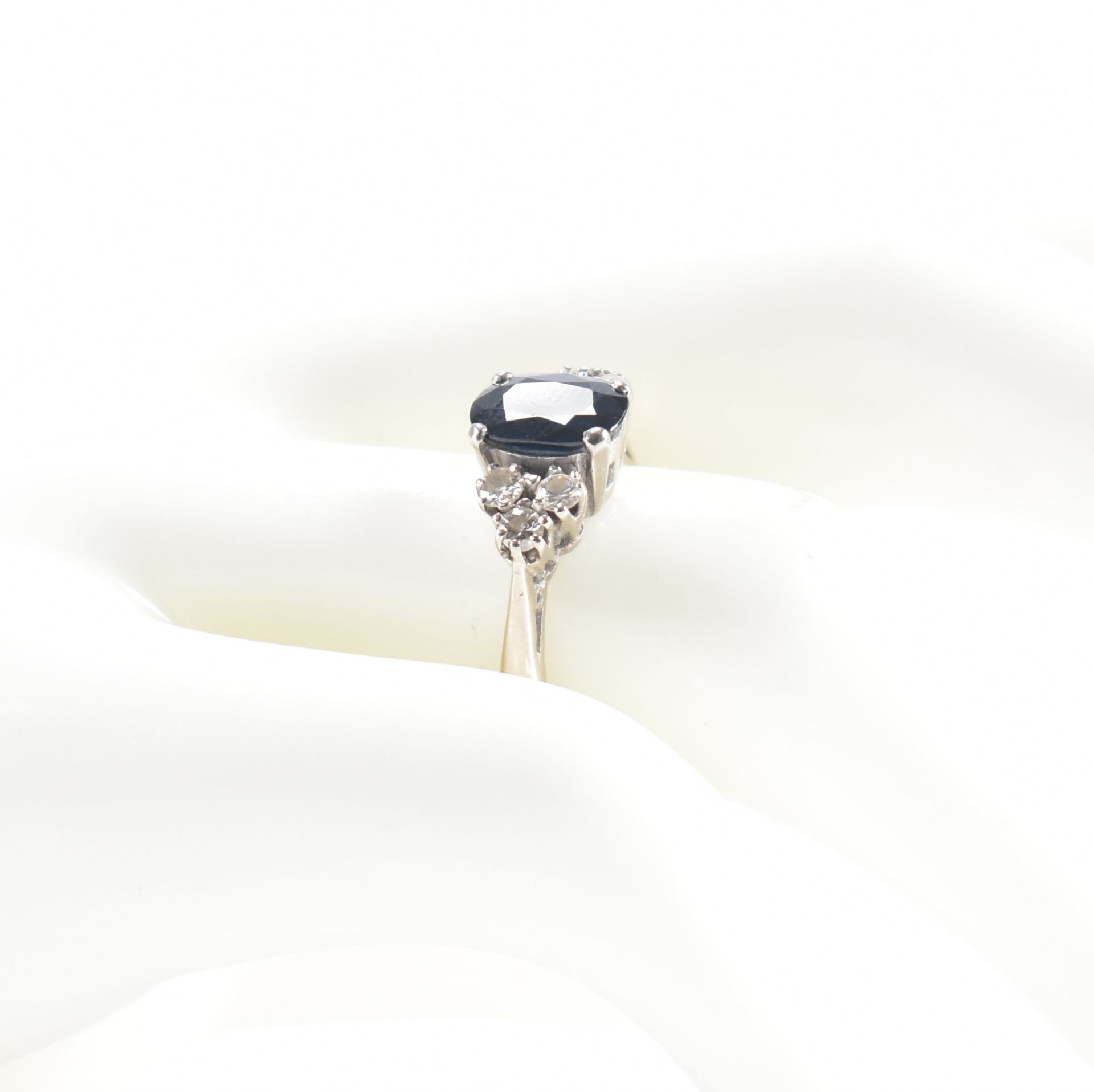 HALLMARKED 18CT GOLD SAPPHIRE & DIAMOND RING - Image 9 of 11