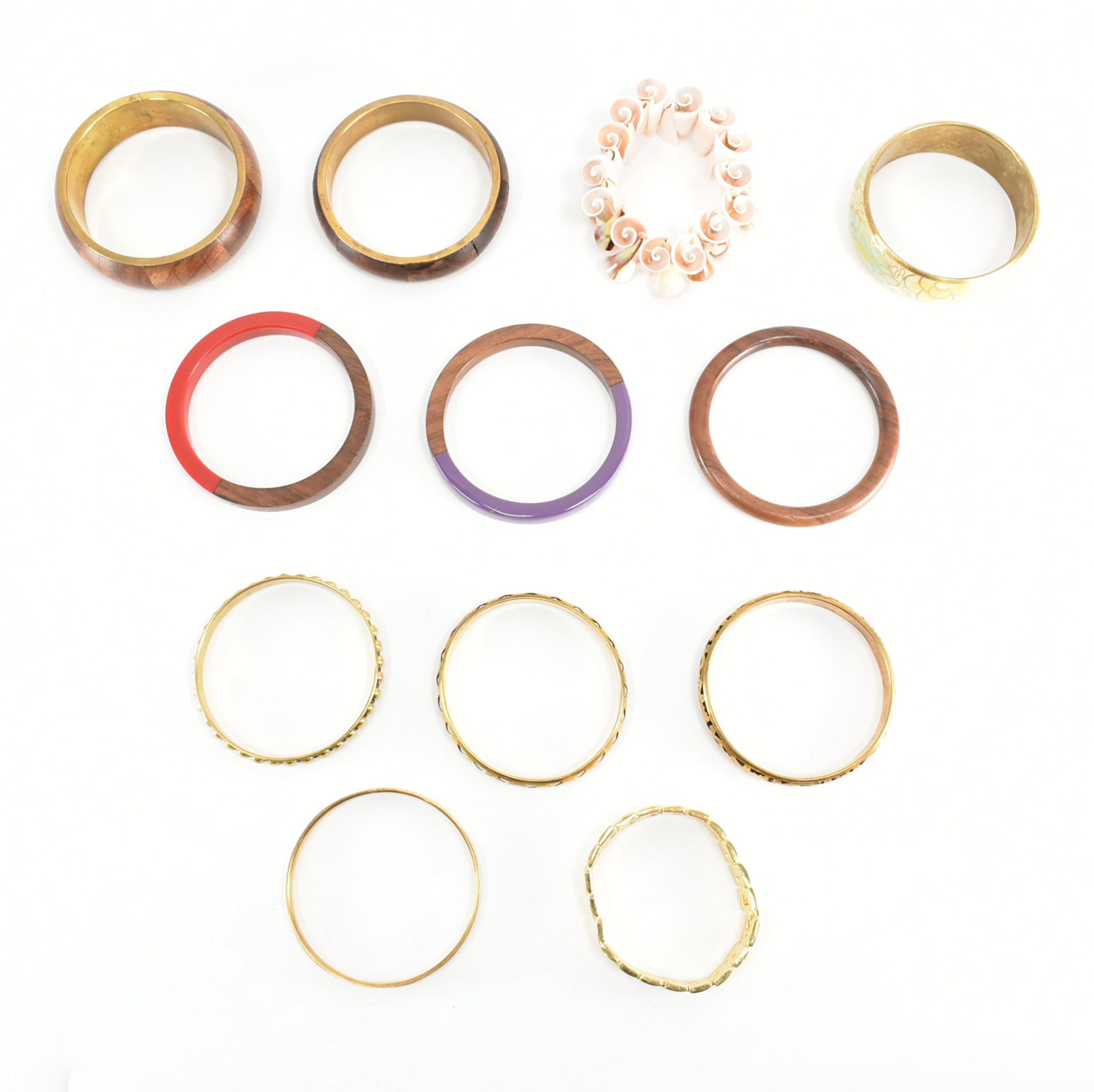 COLLECTION OF ASSORTED COSTUME JEWELLERY BANGLES & BRACELETS - Image 4 of 4