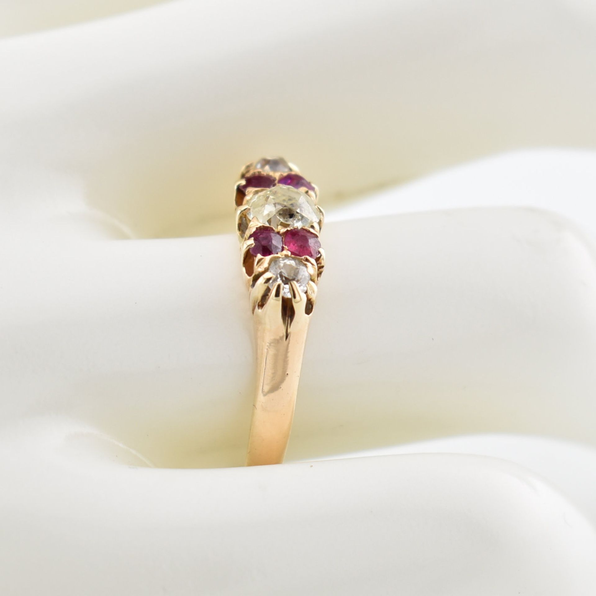 VICTORIAN HALLMARKED 18CT GOLD DIAMOND & RED STONE RING - Image 7 of 7