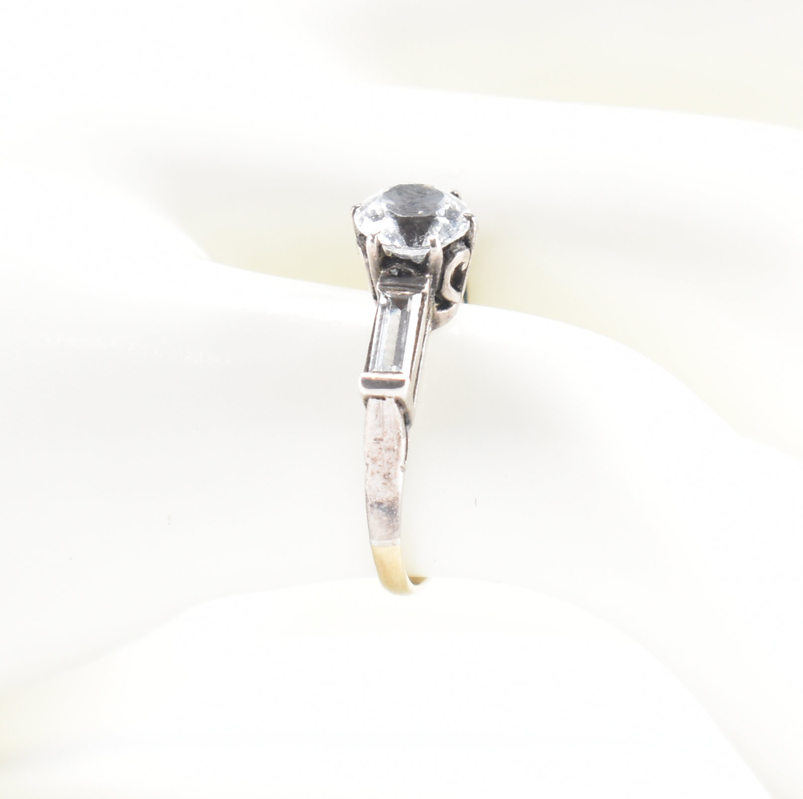 ART DECO 18CT GOLD & PLATINUM WHITE STONE RING - Image 8 of 8