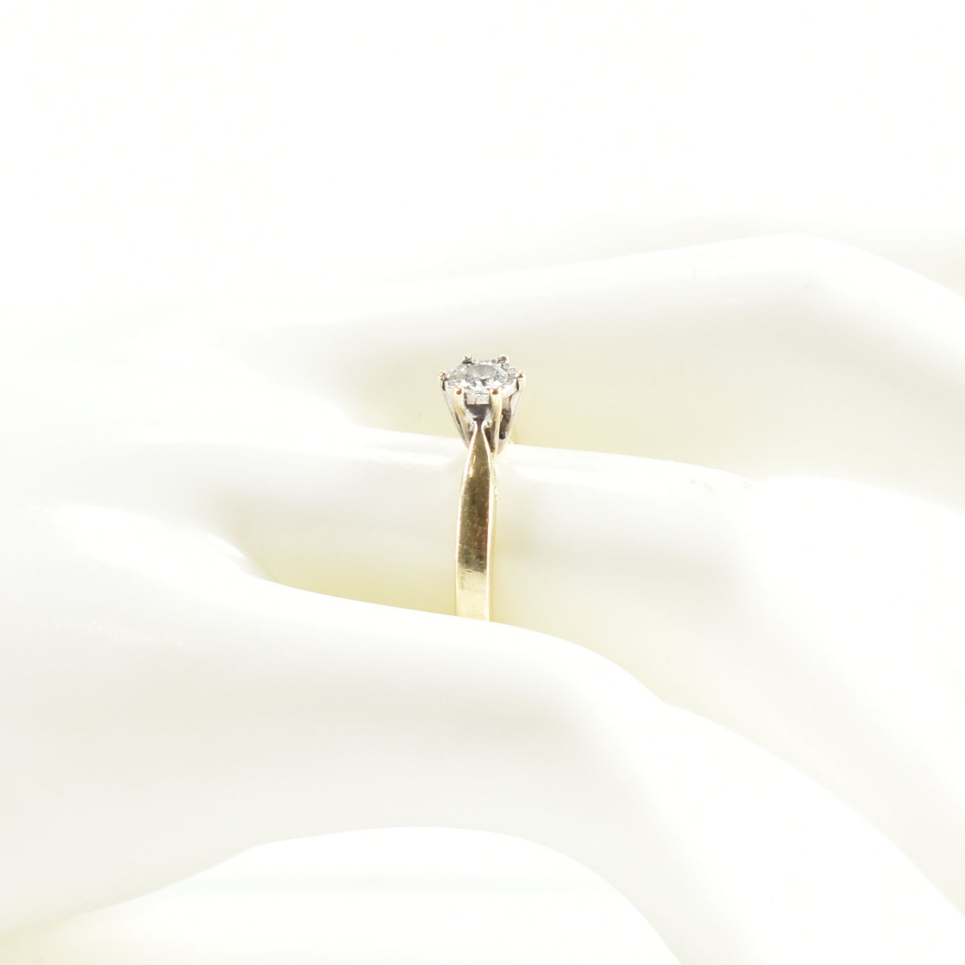 HALLMARKED 9CT GOLD & DIAMOND RING - Image 9 of 9