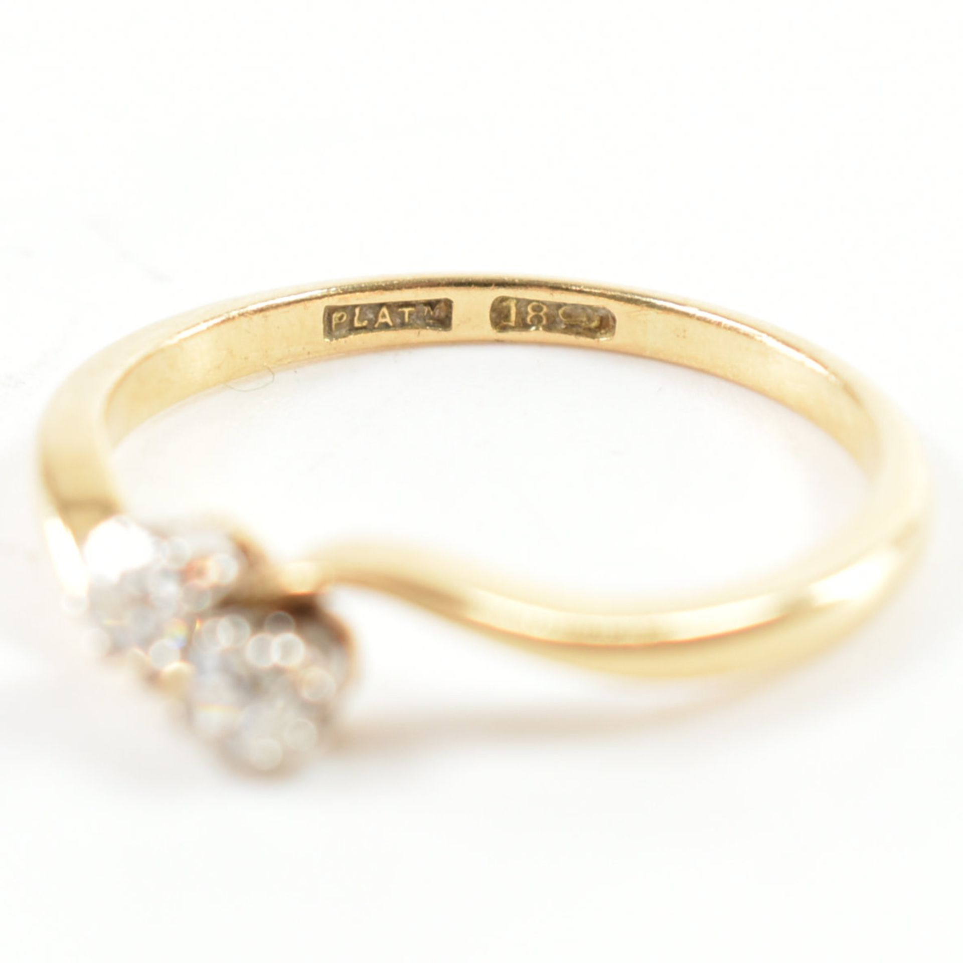 18CT GOLD & PLATINUM CROSSOVER DIAMOND RING - Bild 7 aus 8