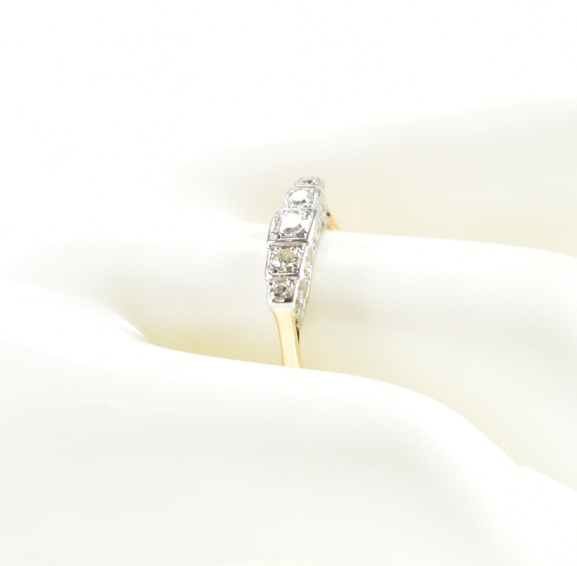 18CT GOLD PLATINUM & DIAMOND FIVE STONE RING - Image 8 of 8