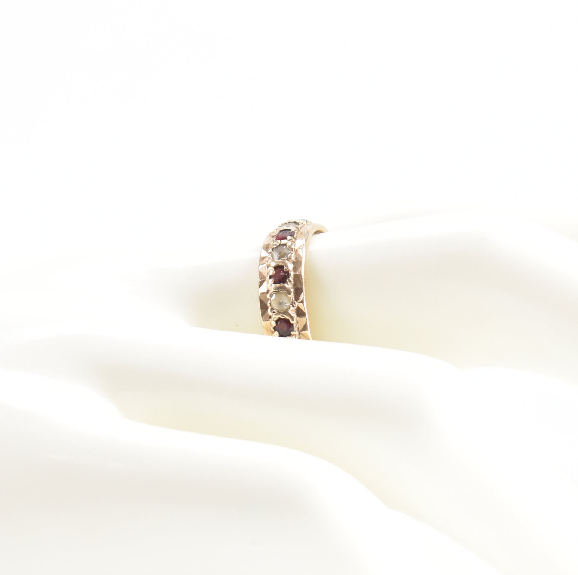 HALLMARKED 9CT GOLD RED & WHITE STONE ETERNITY RING - Bild 8 aus 8