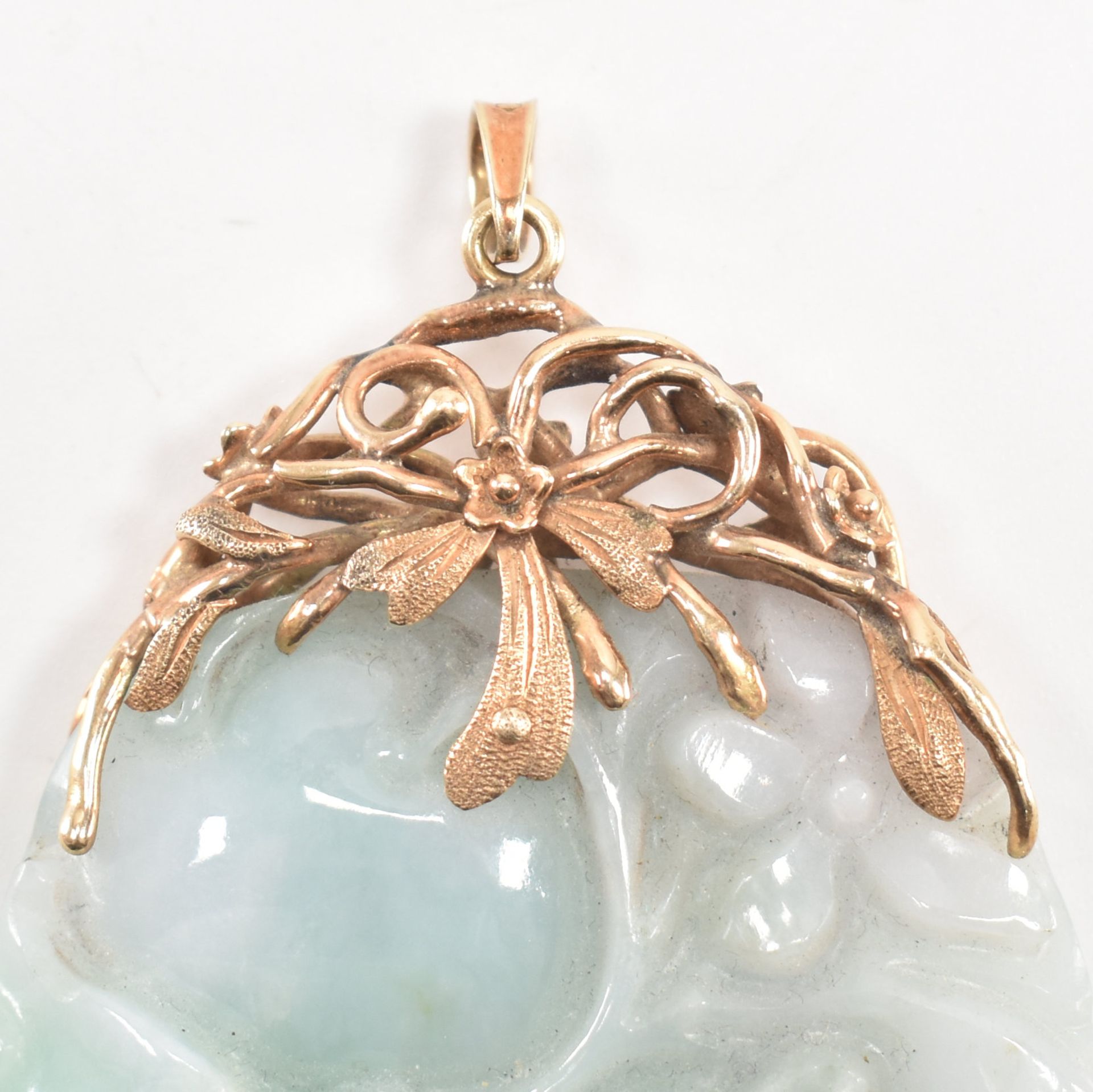 14CT GOLD MOUNTED CARVED JADE PENDANT - Image 6 of 6