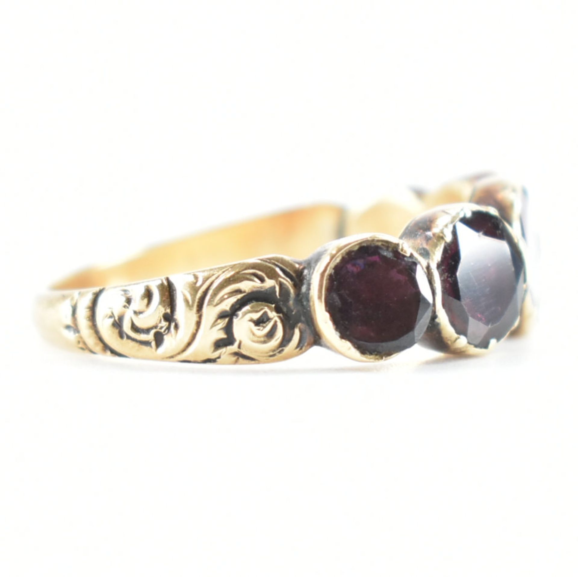 ANTIQUE GOLD GARNET FIVE STONE RING - Image 5 of 7