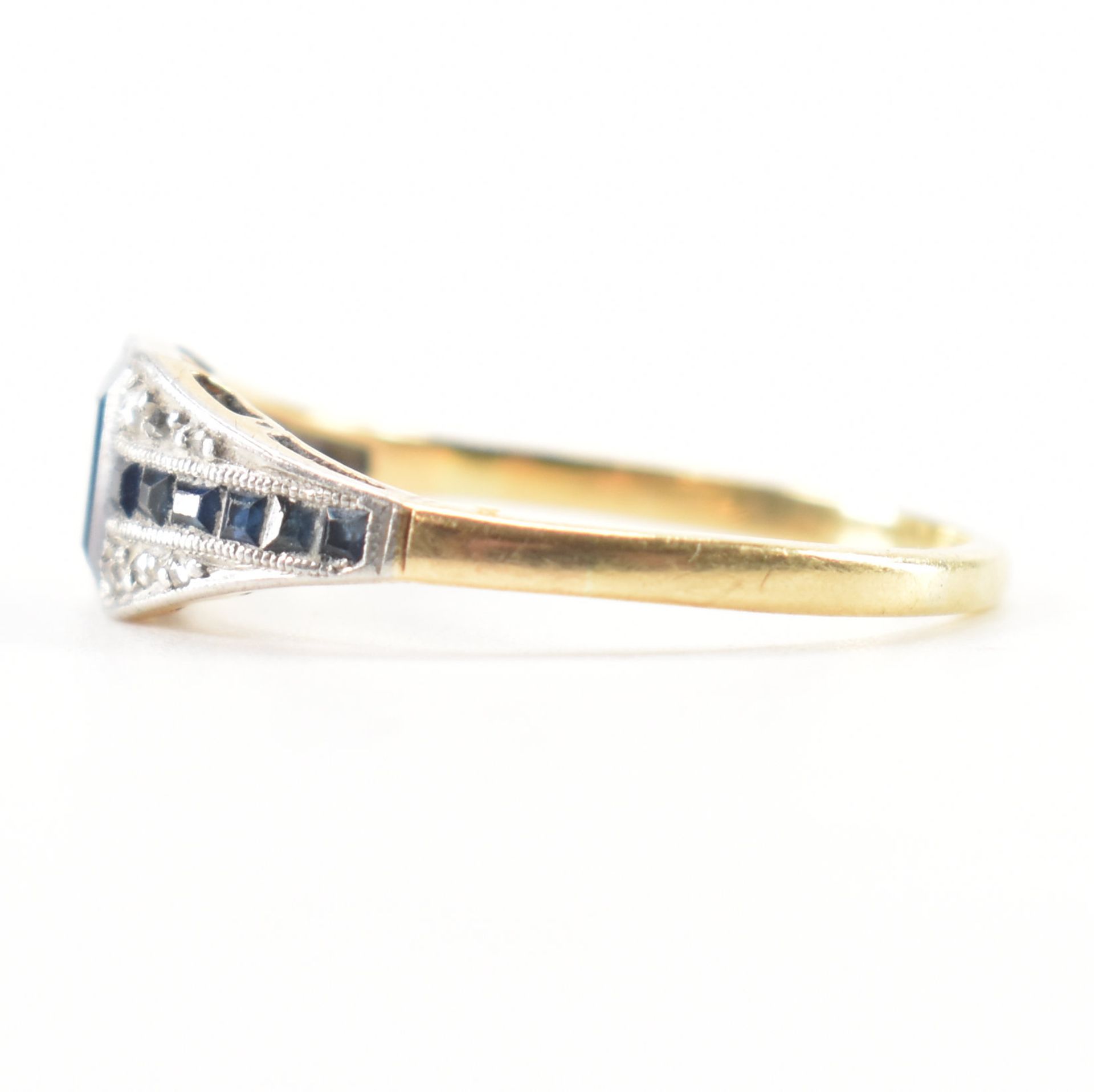 ART DECO SAPPHIRE & DIAMOND PLAQUE RING - Image 2 of 9