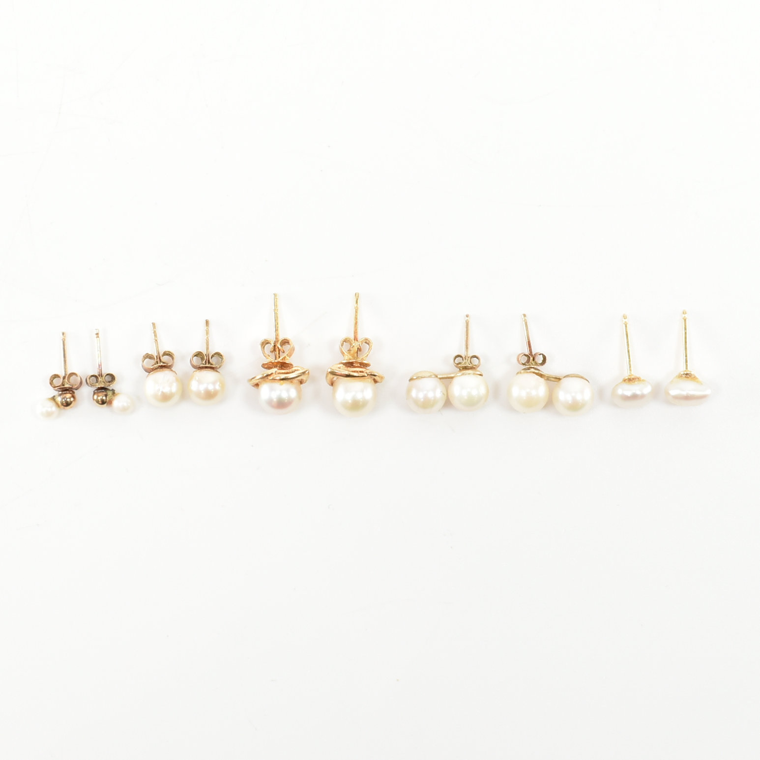 COLLECTION OF ASSORTED GOLD & PEARL STUD EARRINGS - Image 3 of 4