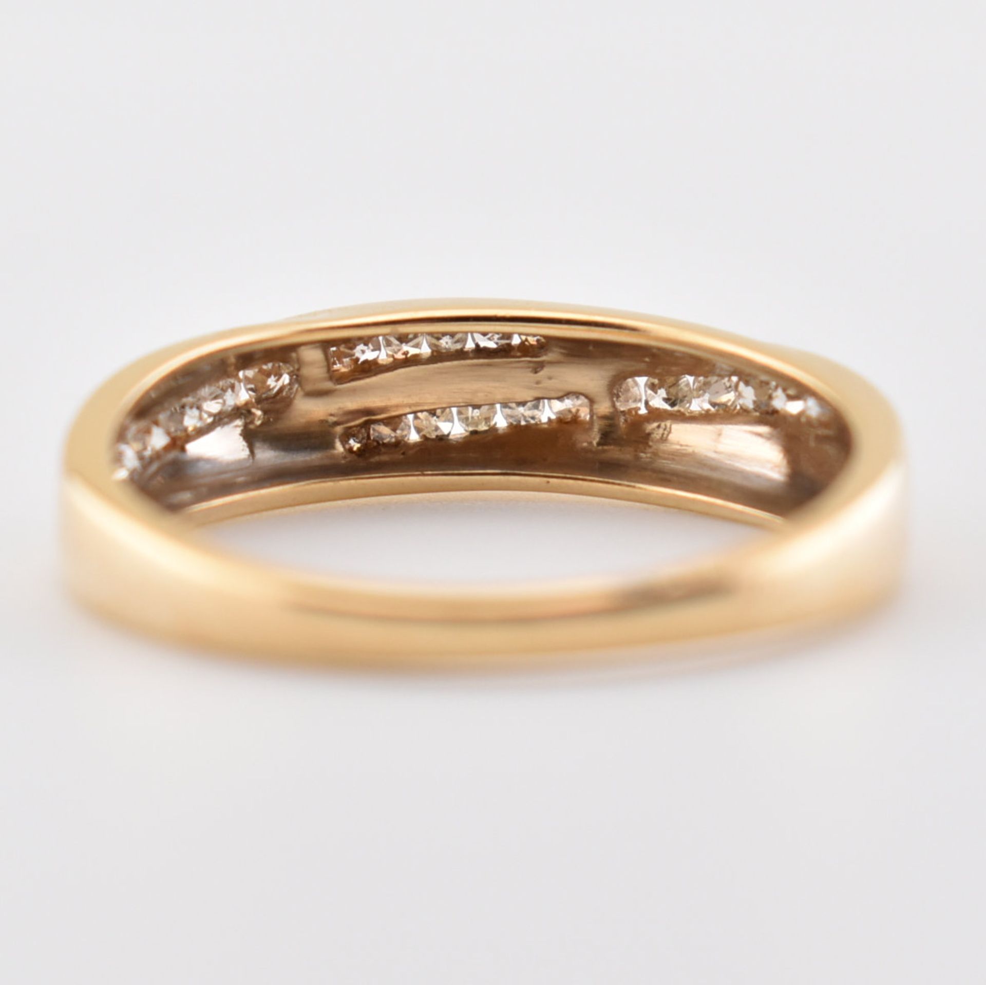 HALLMARKED 18CT GOLD & DIAMOND CROSSOVER RING - Image 4 of 8