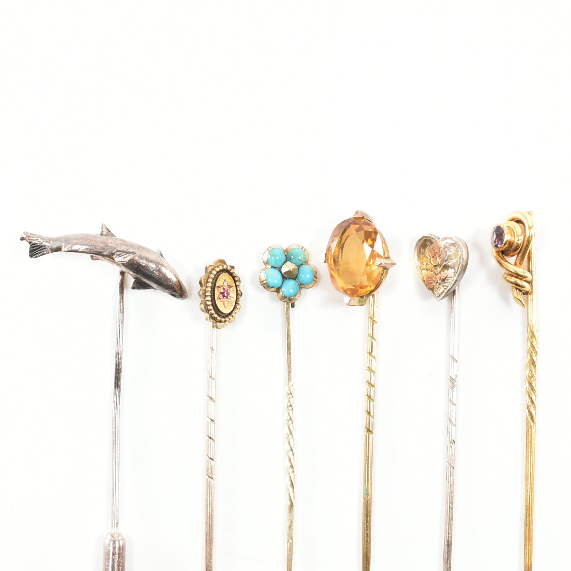 COLLECTION OF YELLOW & WHITE METAL GEM SET STICK PINS - Bild 2 aus 8