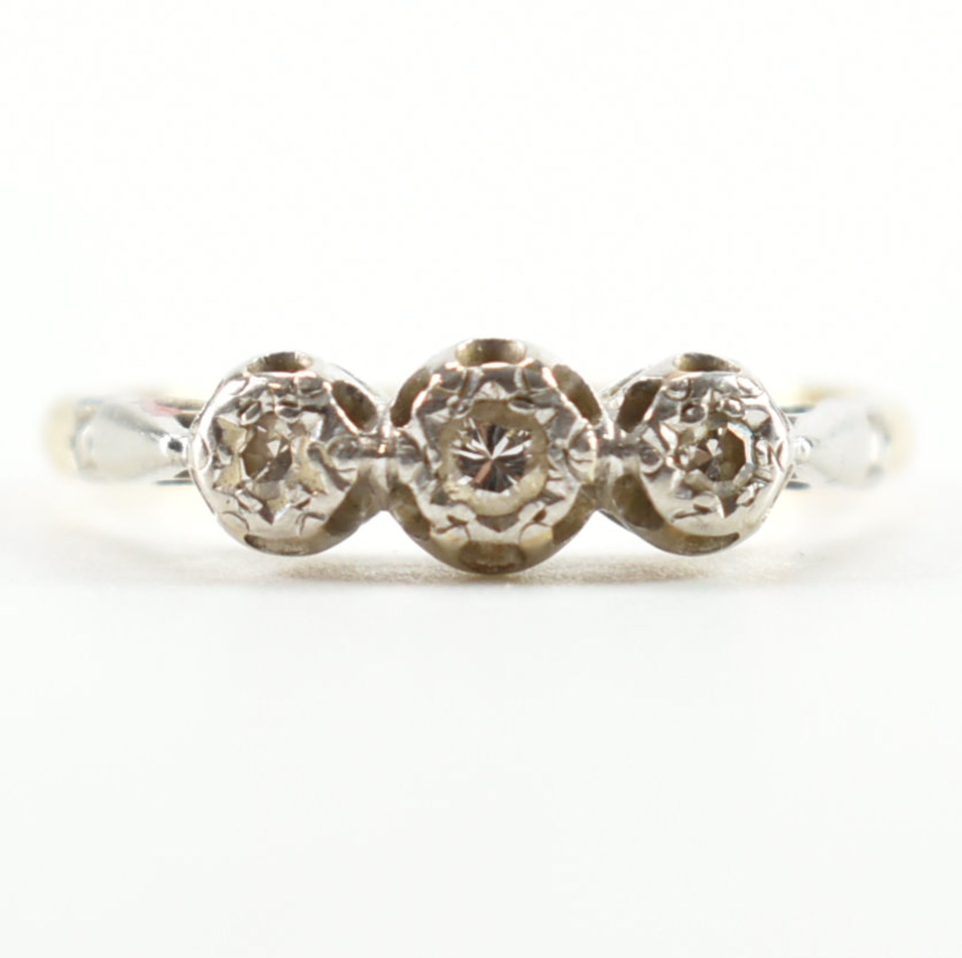 VINTAGE 18CT GOLD & DIAMOND 3 STONE RING - Image 2 of 9