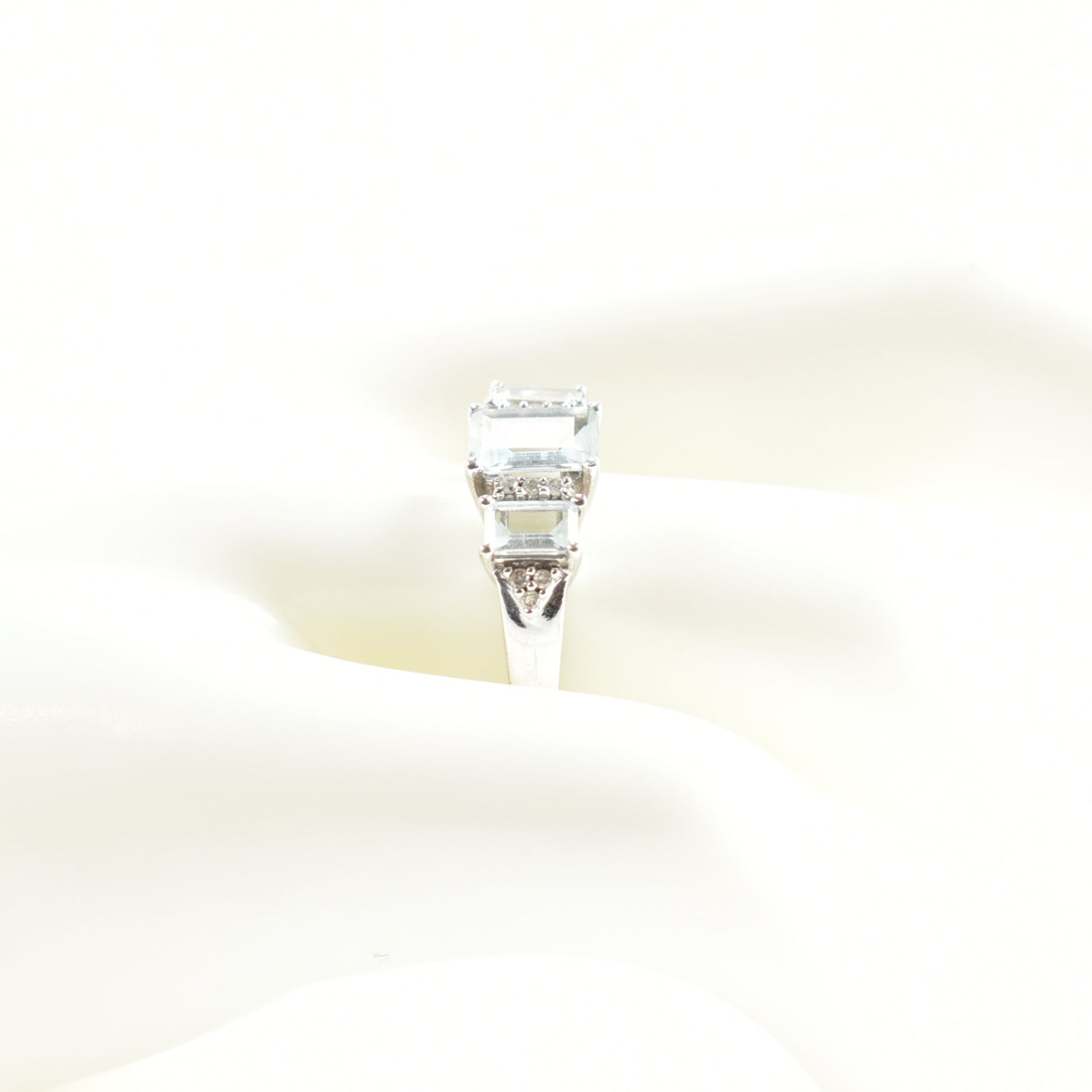 HALLMARKED 9CT WHITE GOLD AQUAMARINE & DIAMOND RING - Image 10 of 10