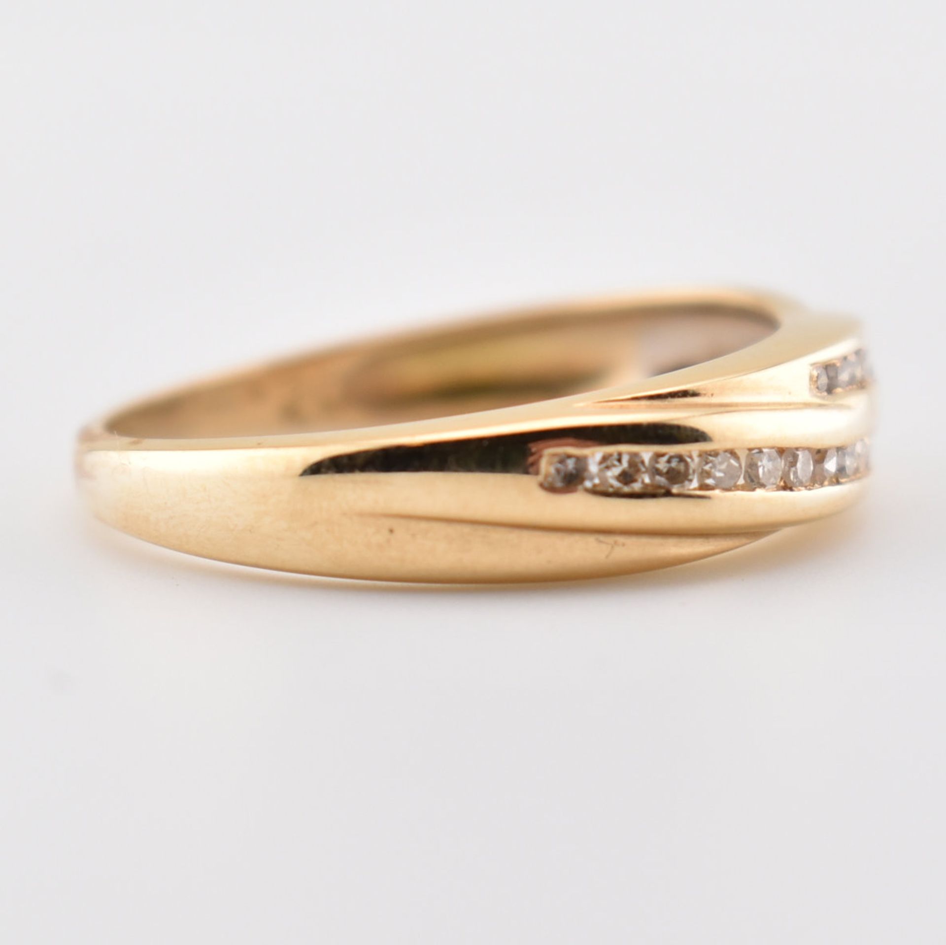 HALLMARKED 18CT GOLD & DIAMOND CROSSOVER RING - Image 3 of 8