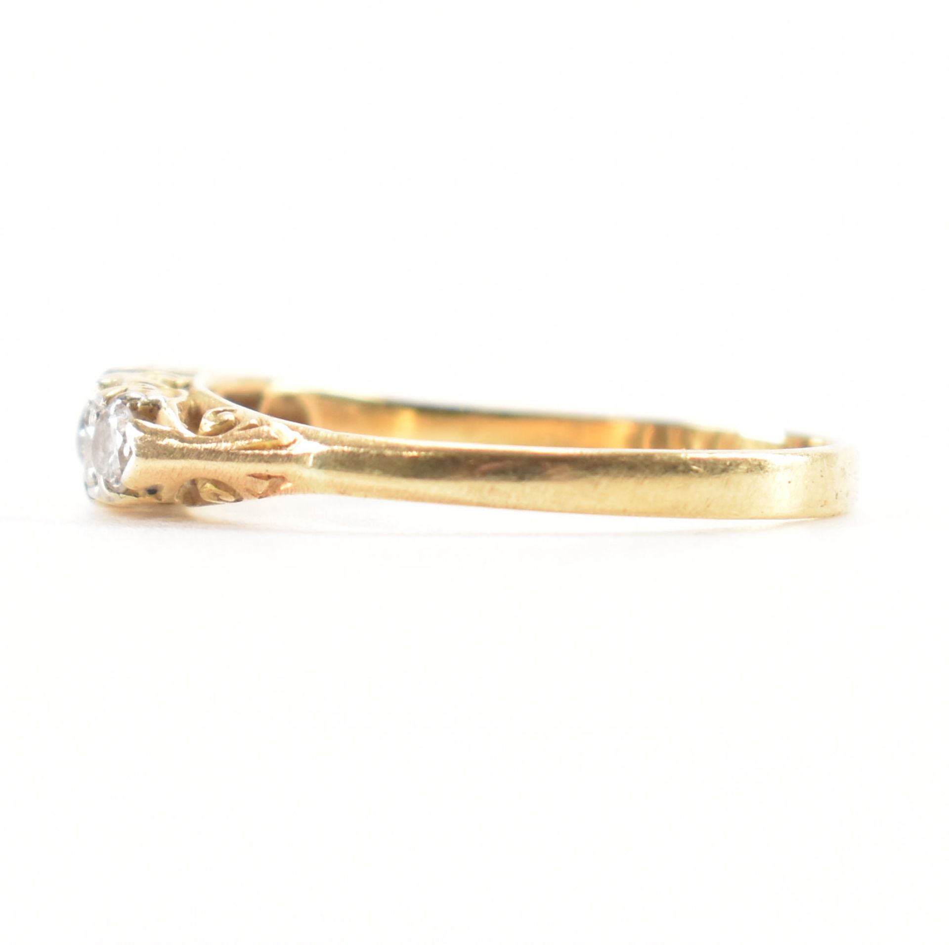 18CT GOLD FIVE STONE DIAMOND RING - Bild 9 aus 9