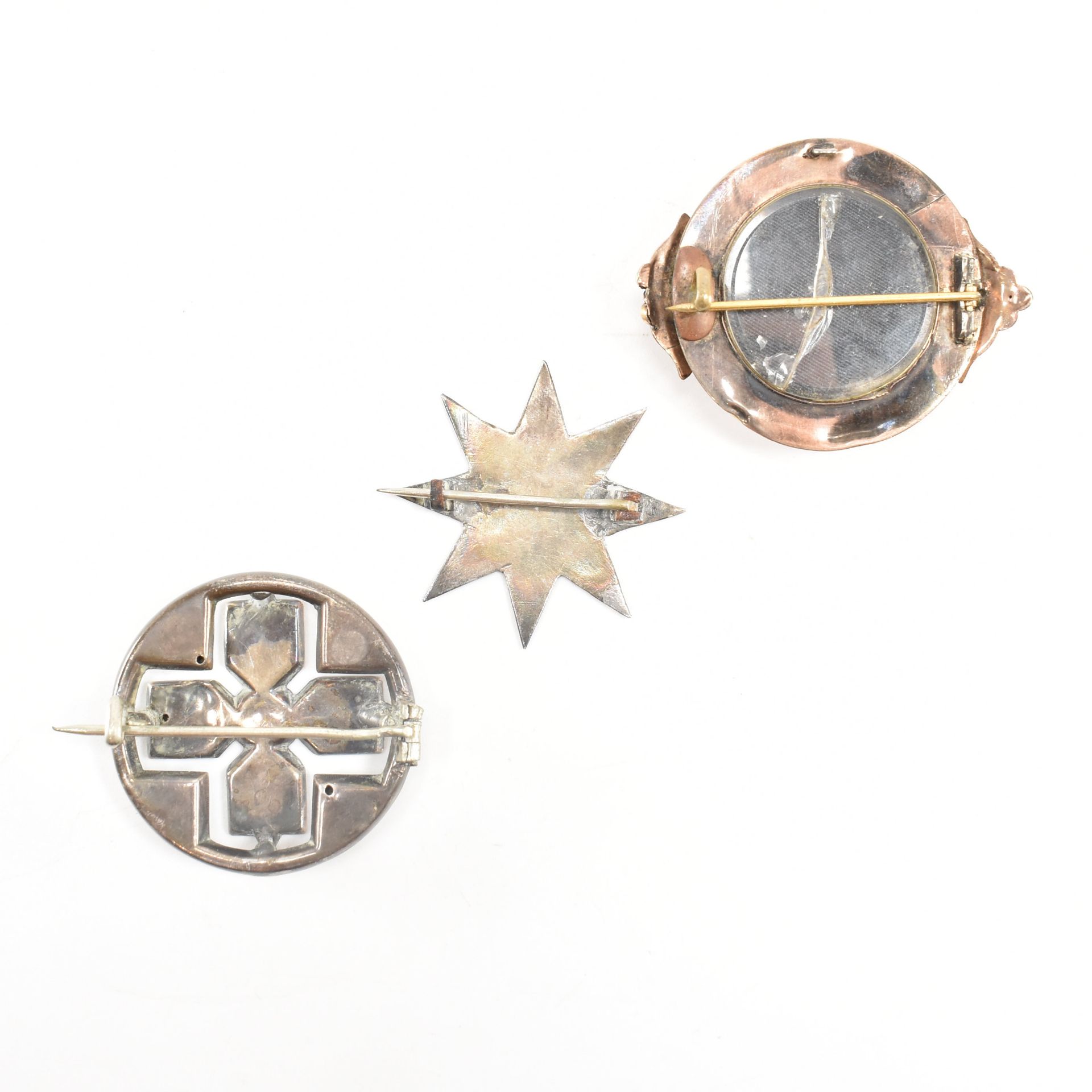 THREE 19TH CENTURY VICTORIAN BROOCHES - Image 2 of 5