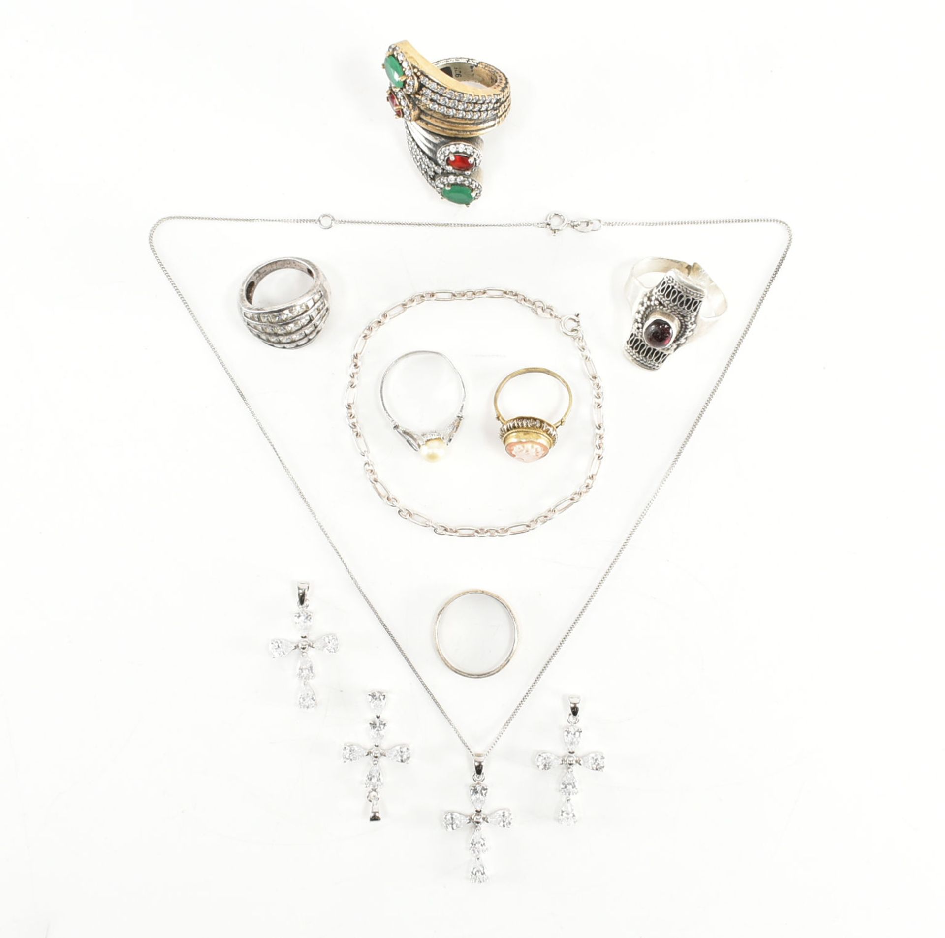 COLLECTION OF ASSORTED SILVER JEWELLERY