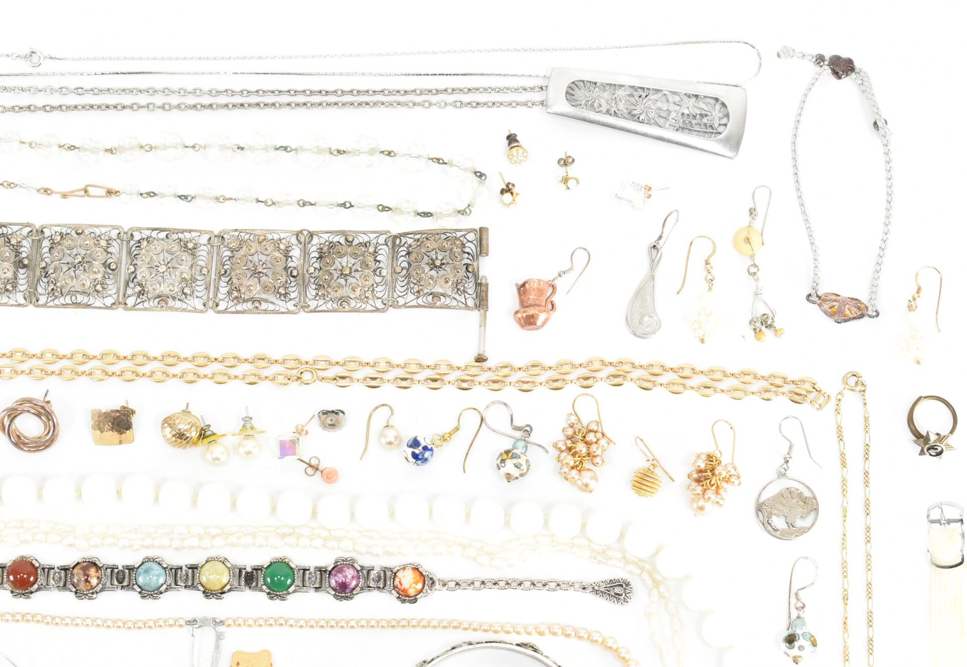 COLLECTION OF ASSORTED COSTUME JEWELLERY - Image 10 of 17