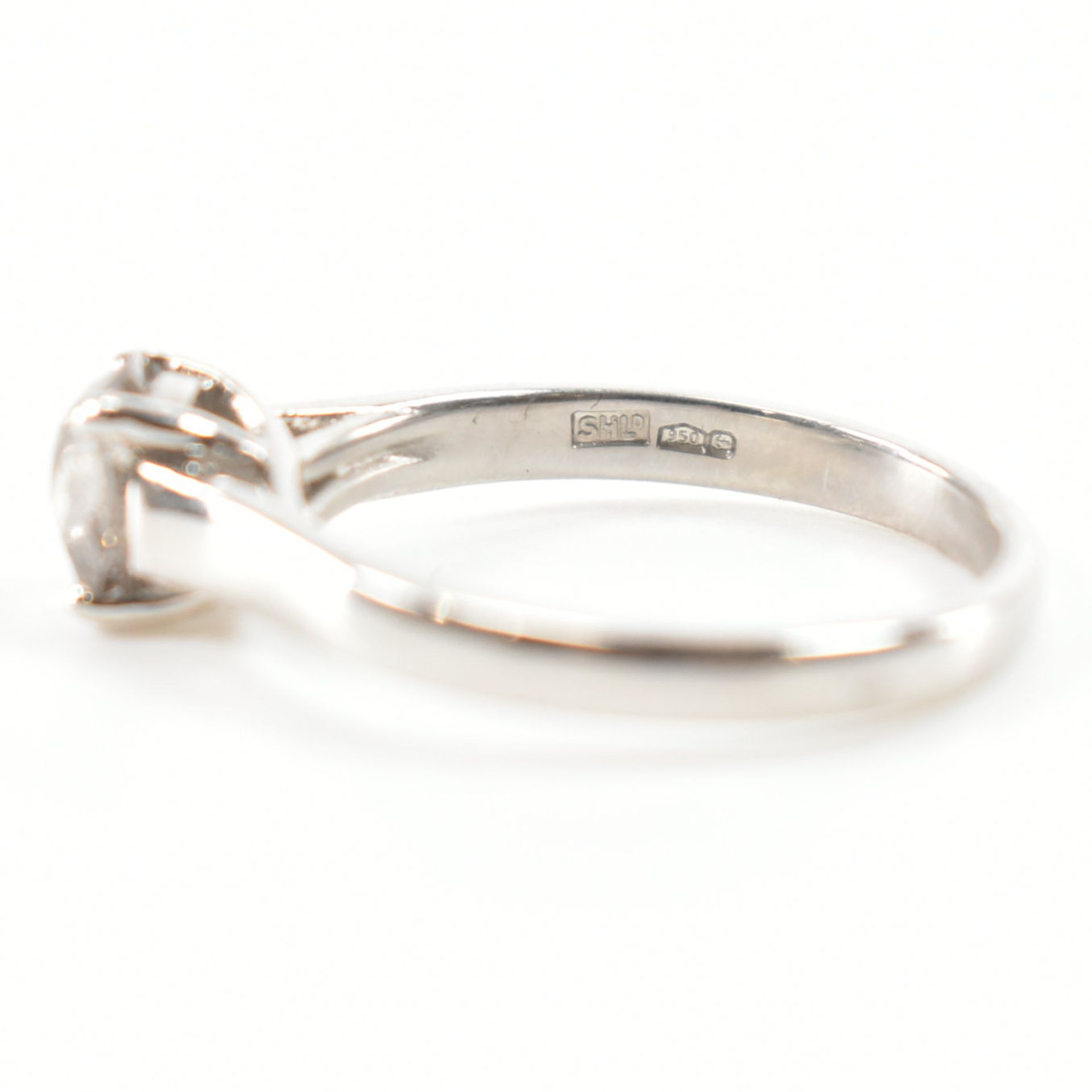 HALLMARKED 950 PLATINUM & DIAMOND SOLITAIRE RING - Image 7 of 8