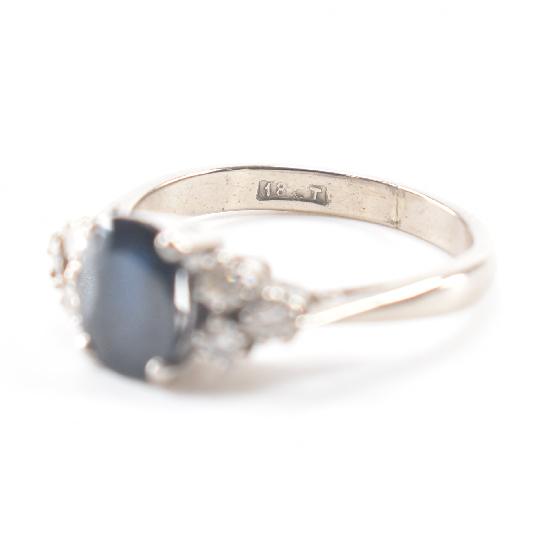 HALLMARKED 18CT GOLD SAPPHIRE & DIAMOND RING - Image 7 of 11