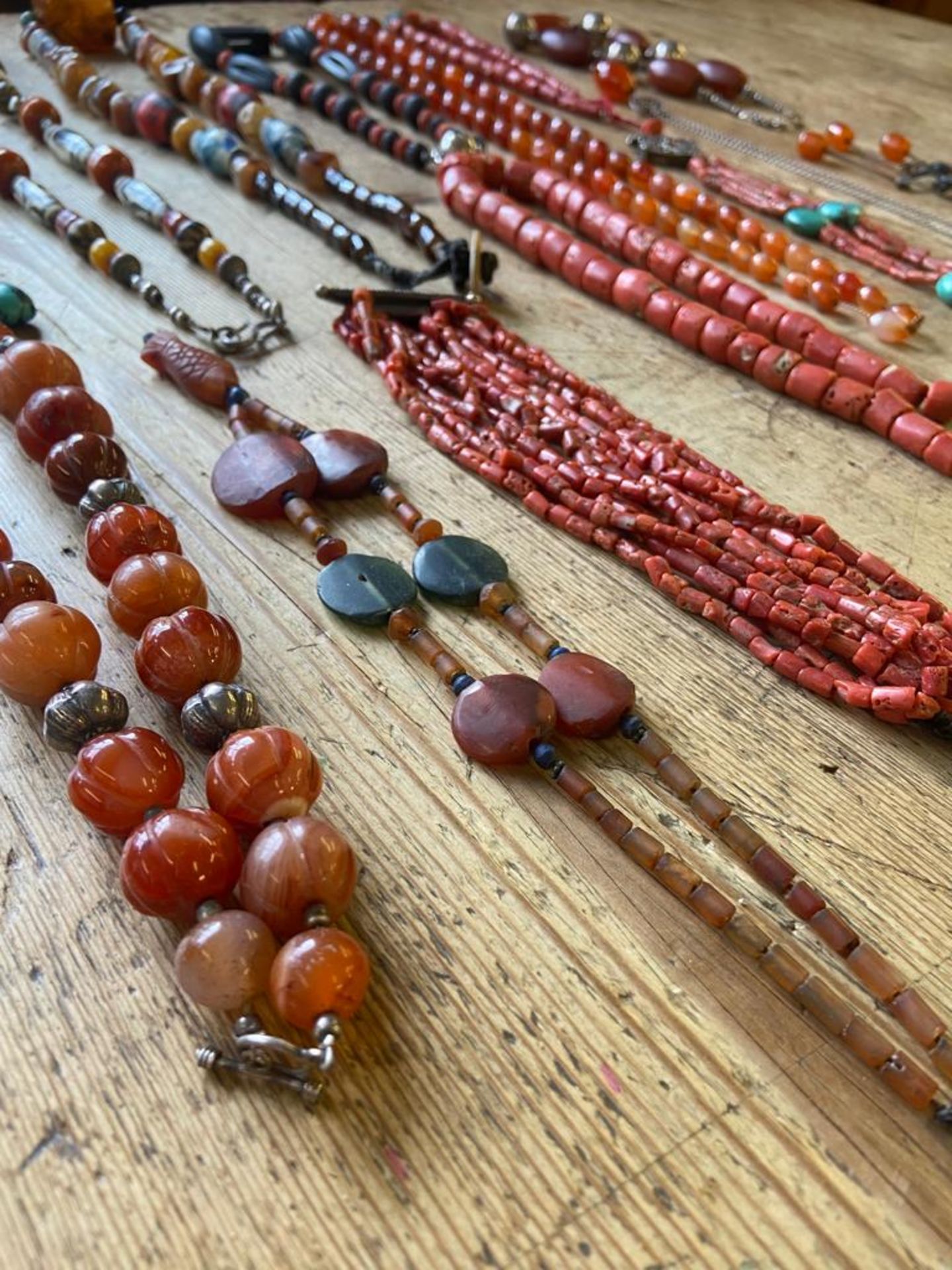 COLLECTION OF ASSORTED STONE & BEAD JEWELLERY - Bild 11 aus 13