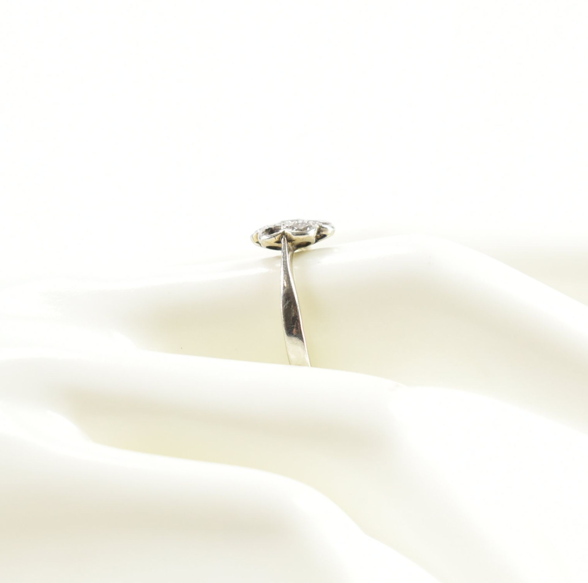 1920S 18CT WHITE GOLD PLAT & DIAMOND RING - Image 9 of 9