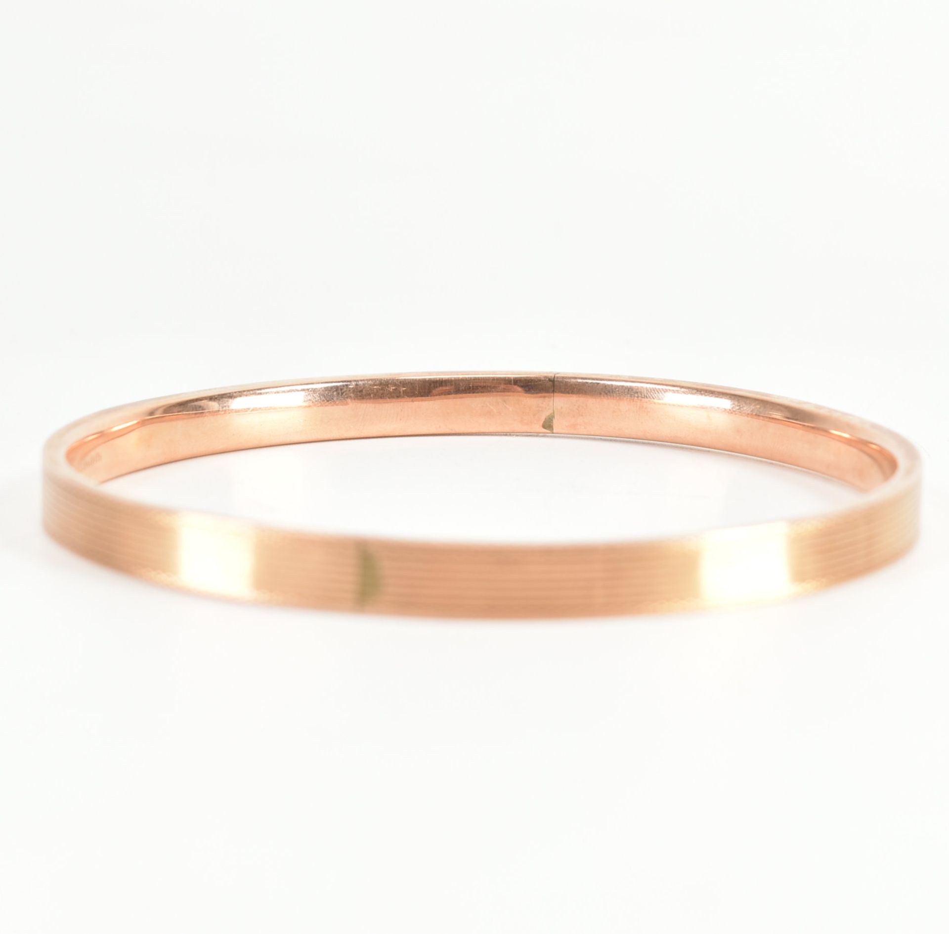 9CT GOLD ETCHED DESIGN BANGLE ARMLET - Image 7 of 9