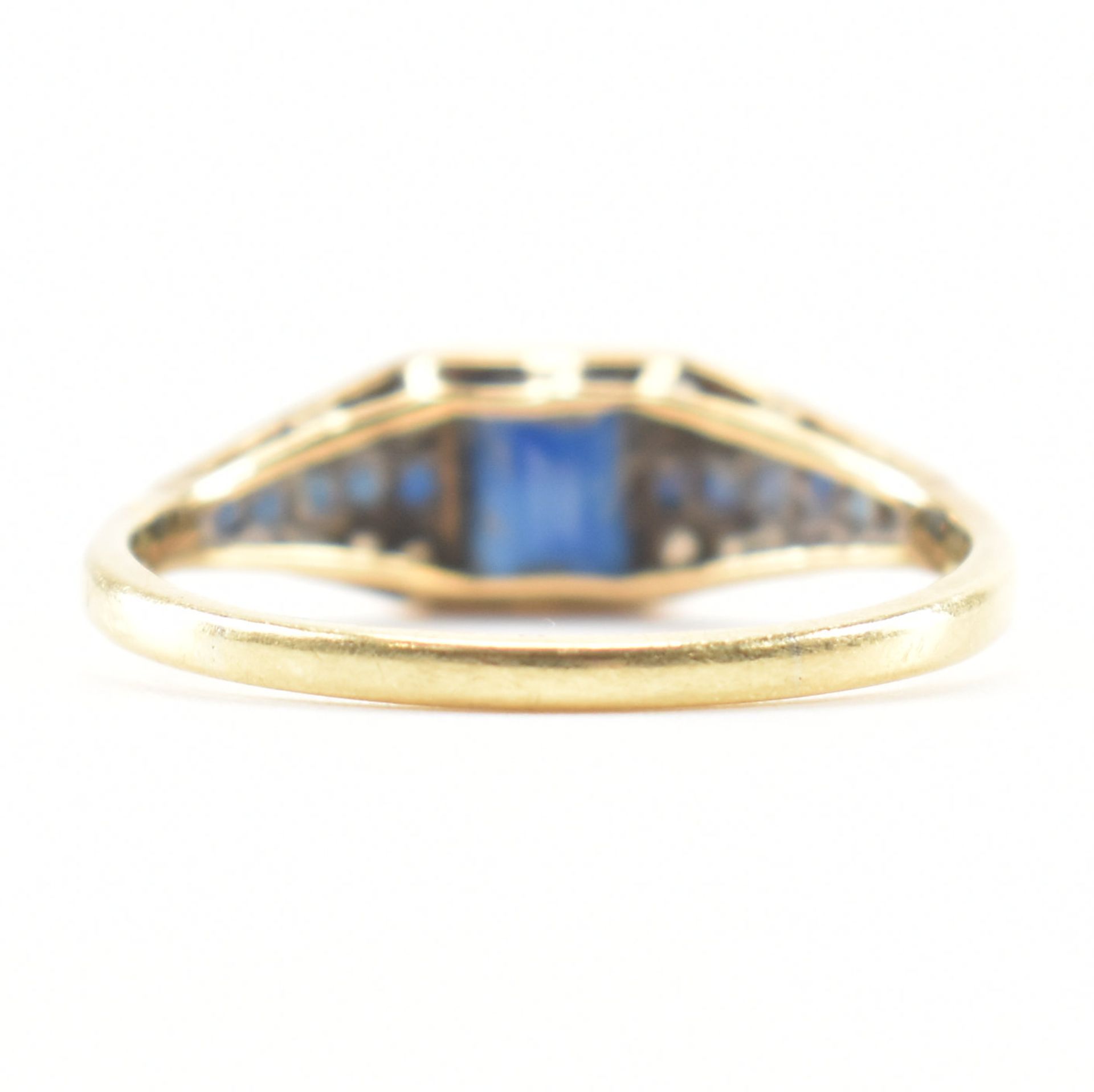 ART DECO SAPPHIRE & DIAMOND PLAQUE RING - Image 3 of 9