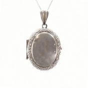 9CT WHITE GOLD LOCKET PENDANT & NECKLACE CHAIN
