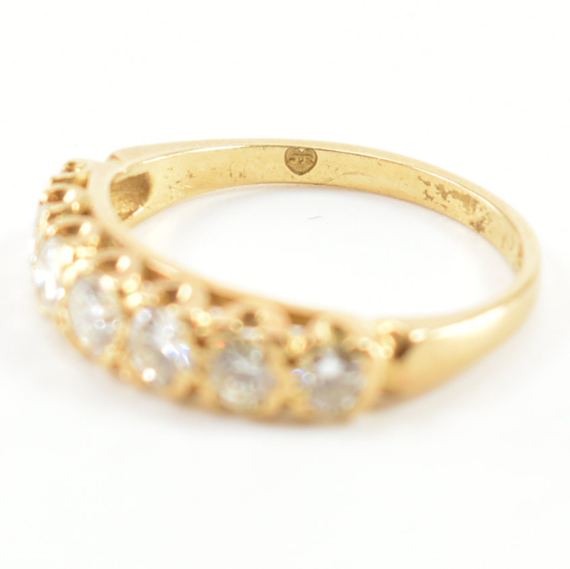 HALLMARKED 18CT GOLD & DIAMOND SEVEN STONE RING - Image 7 of 9