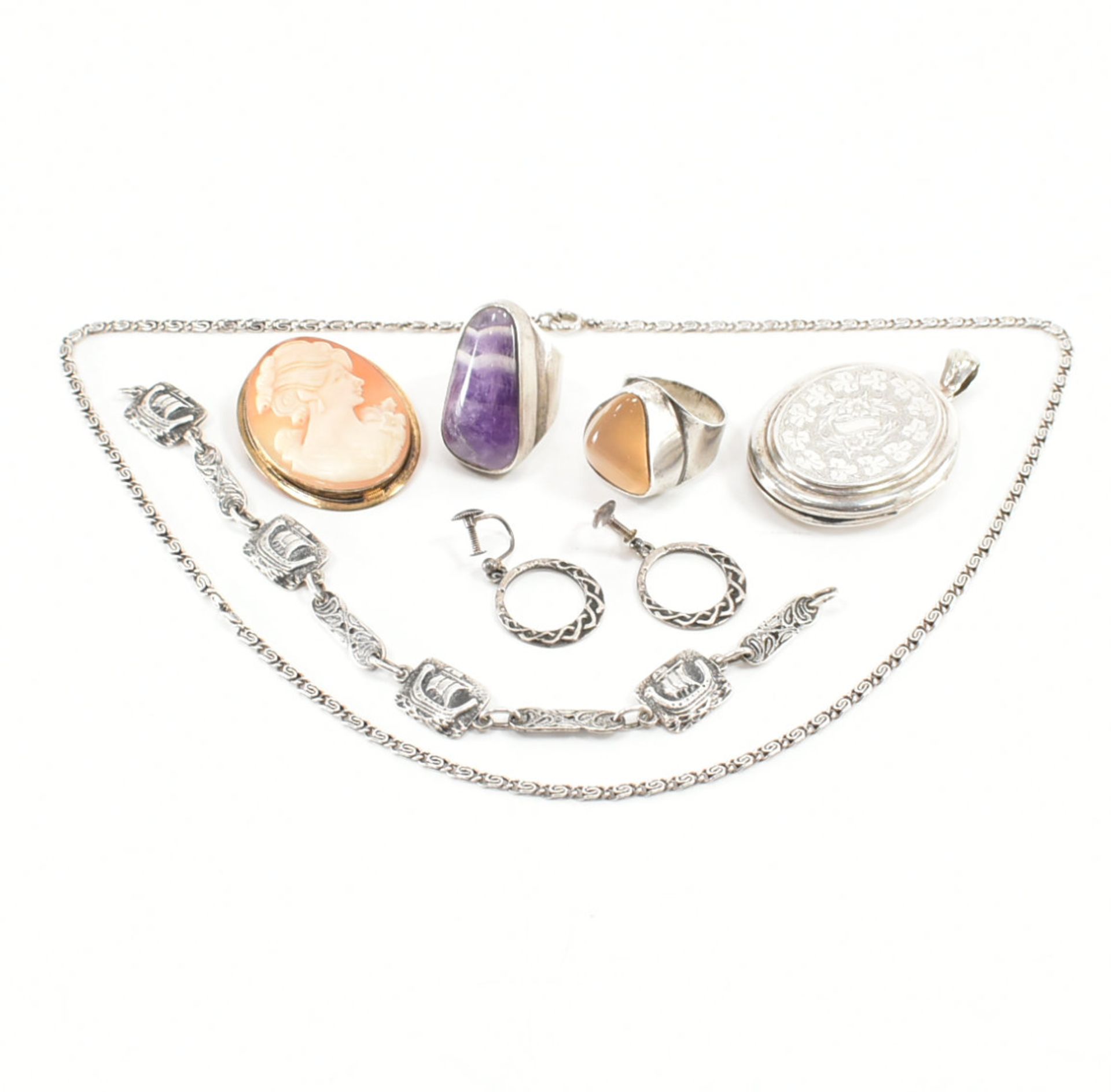 COLLECTION OF ASSORTED SILVER JEWELLERY