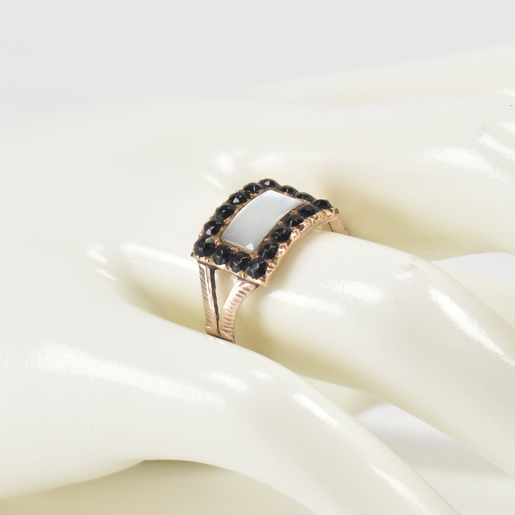 GEORGE III GOLD PASTE MOTHER OF PEARL RING - Image 7 of 7